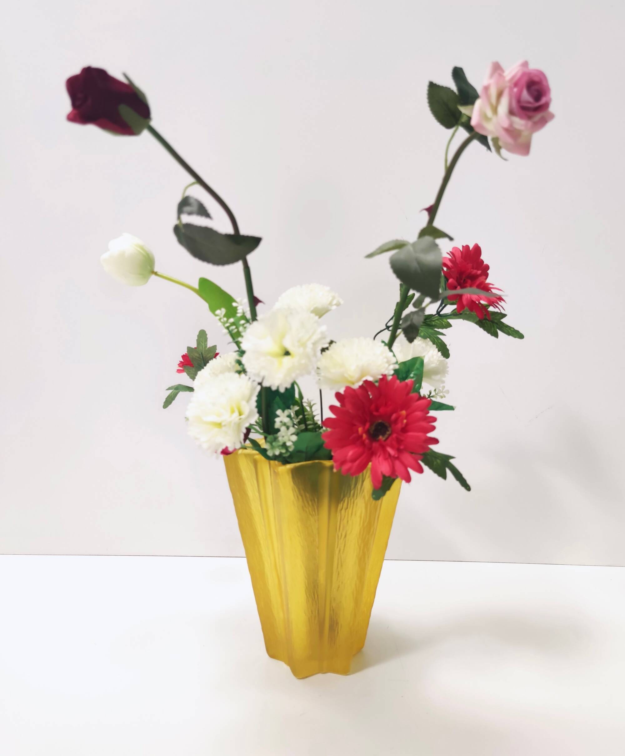 Art Deco Star Shaped Yellow Glass Vase Attributed to Pierre D'Avesn for Daum