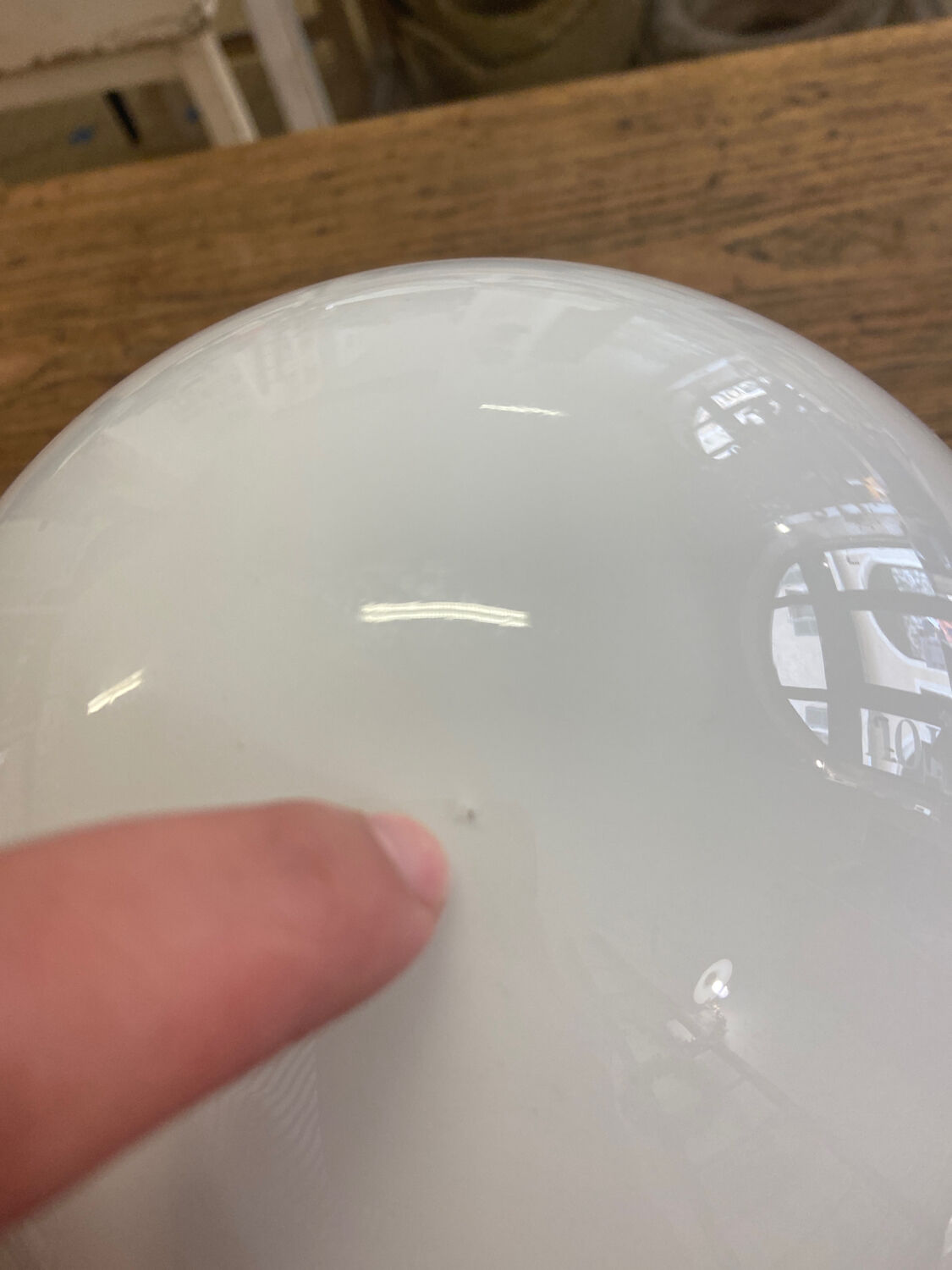 Old globe in white opaline 20cm