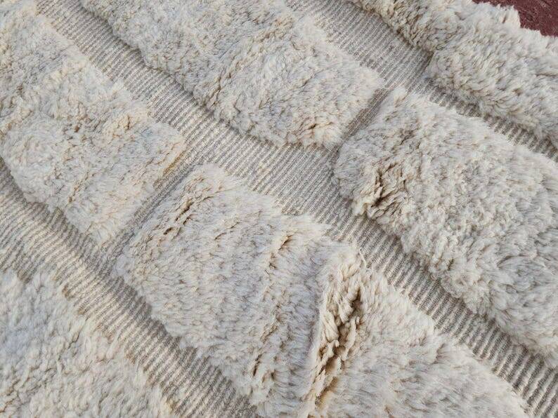 Moroccan Berber rug in ecru 300x200 cm, handmade rug with geometric design.