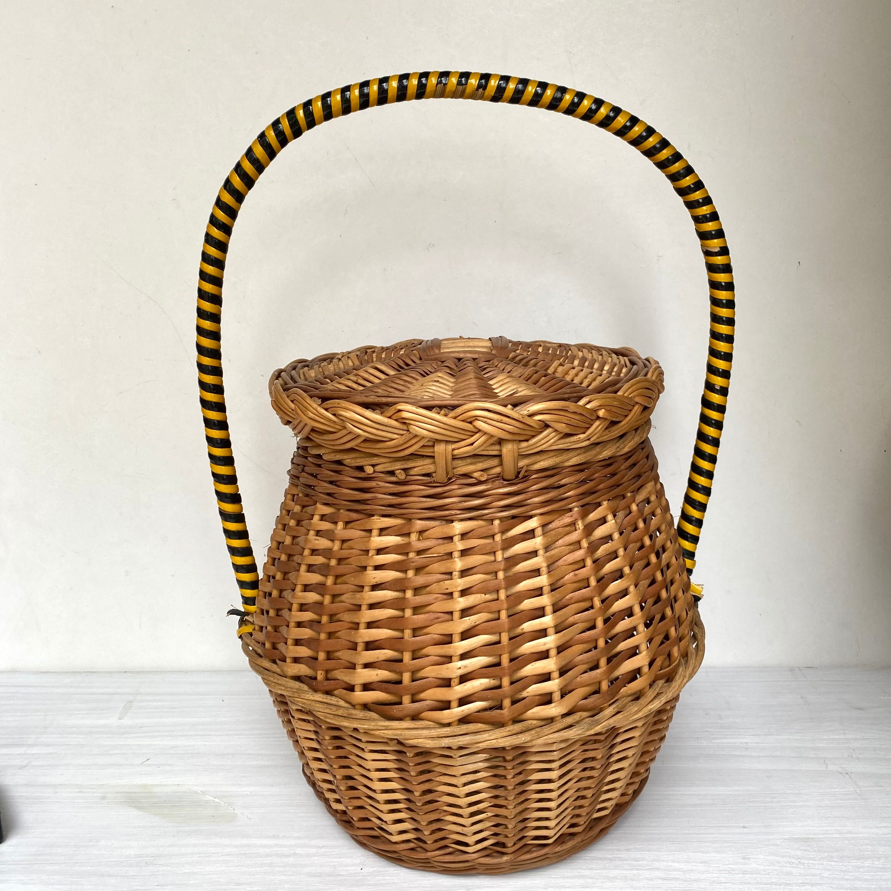 Vintage basket with lid