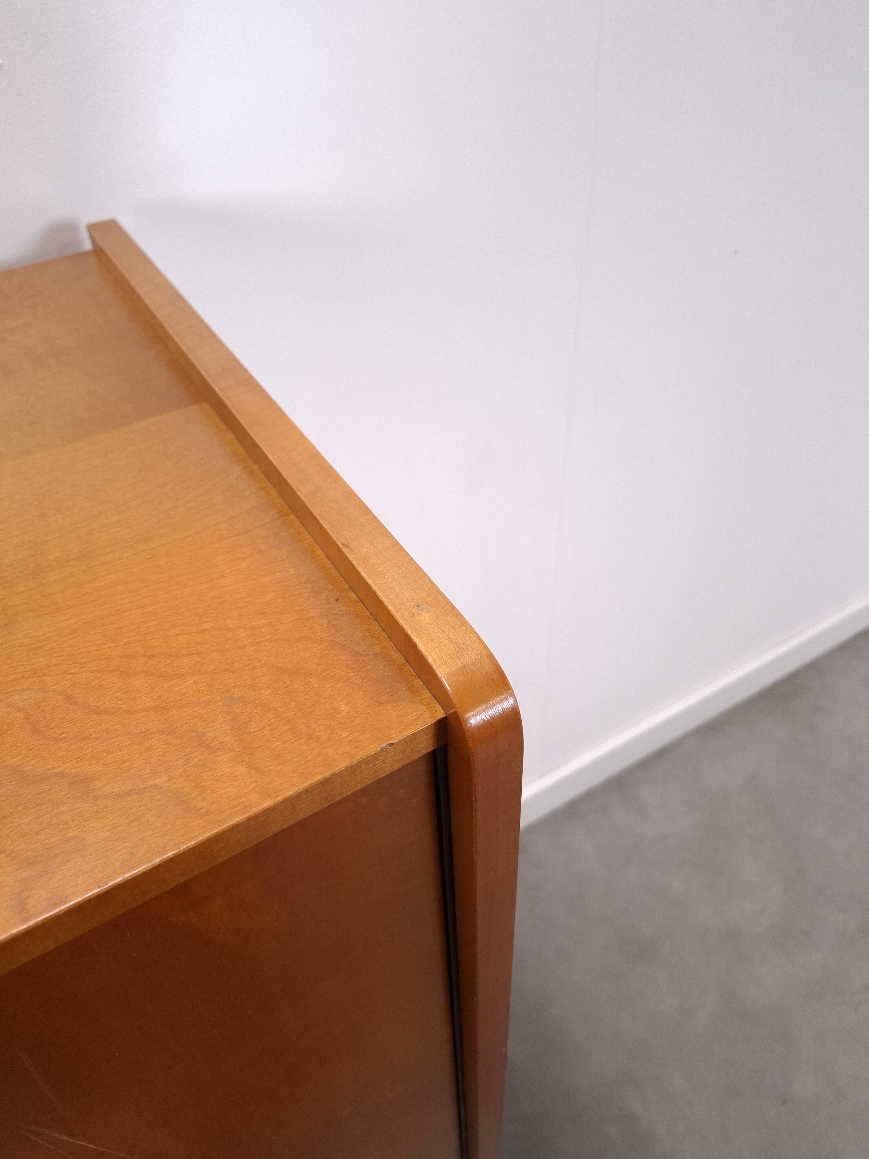 Kledingkast met legplanken en lades, opbergkast