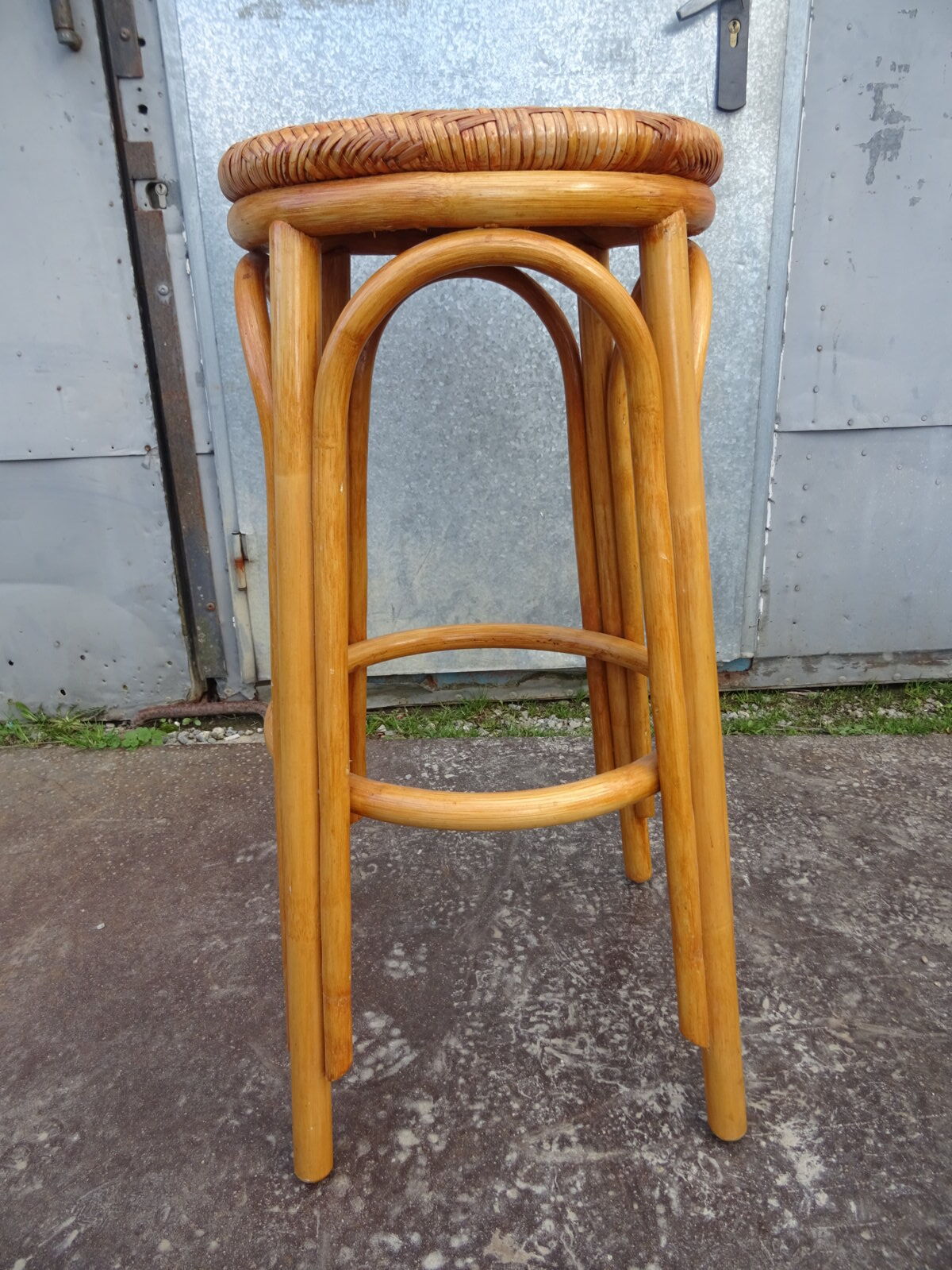 High bar stool in woven rattan