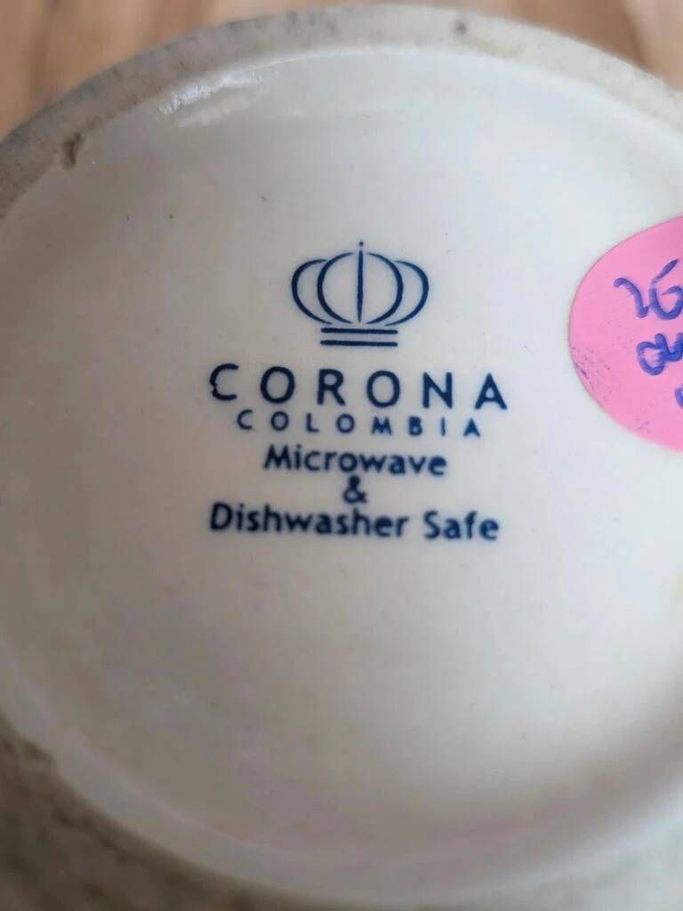 Mug Corona Colombia red décor in the style of toile de Jouy