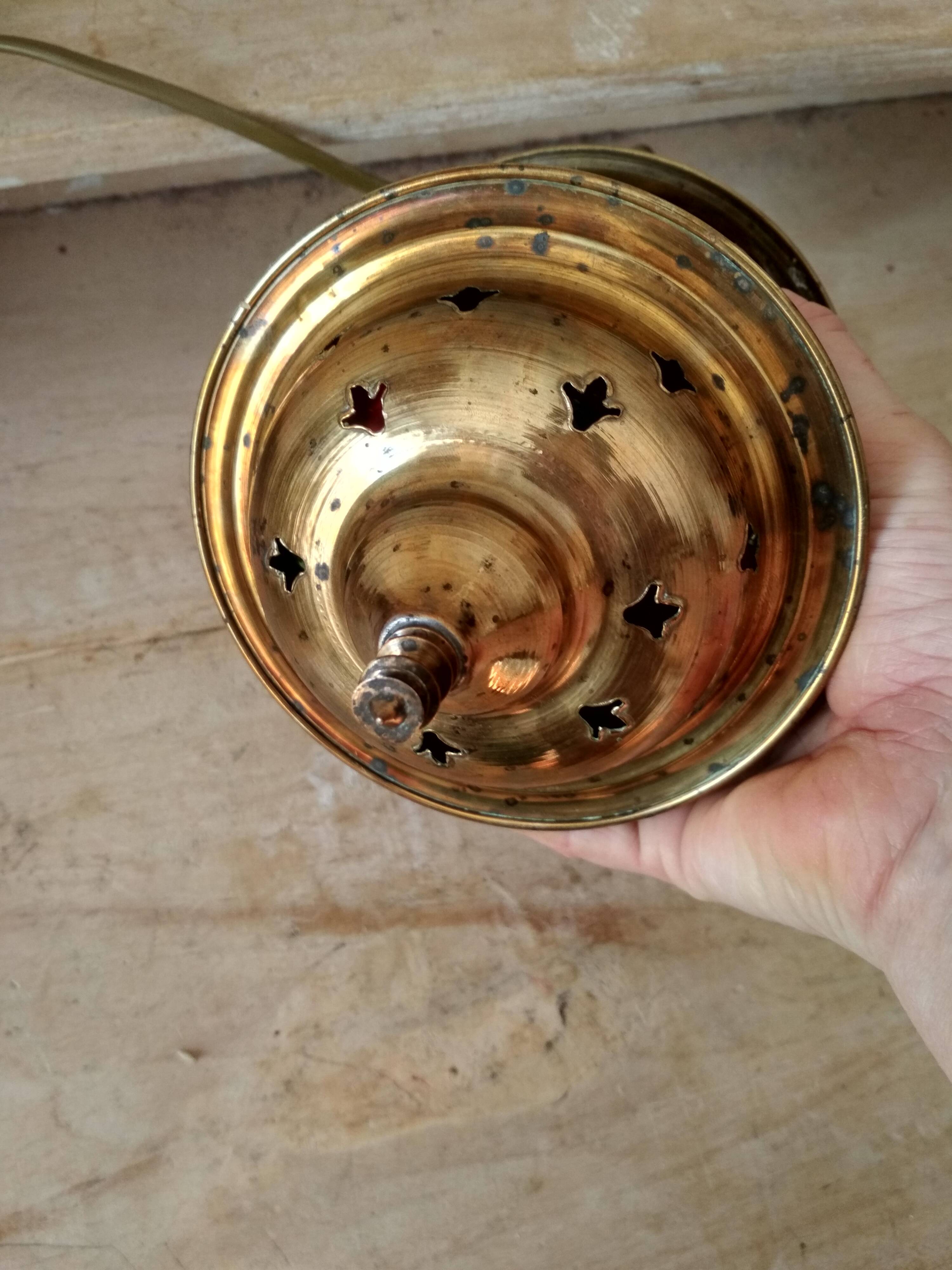 Suspension lantern in moucharabieh brass, colored windows