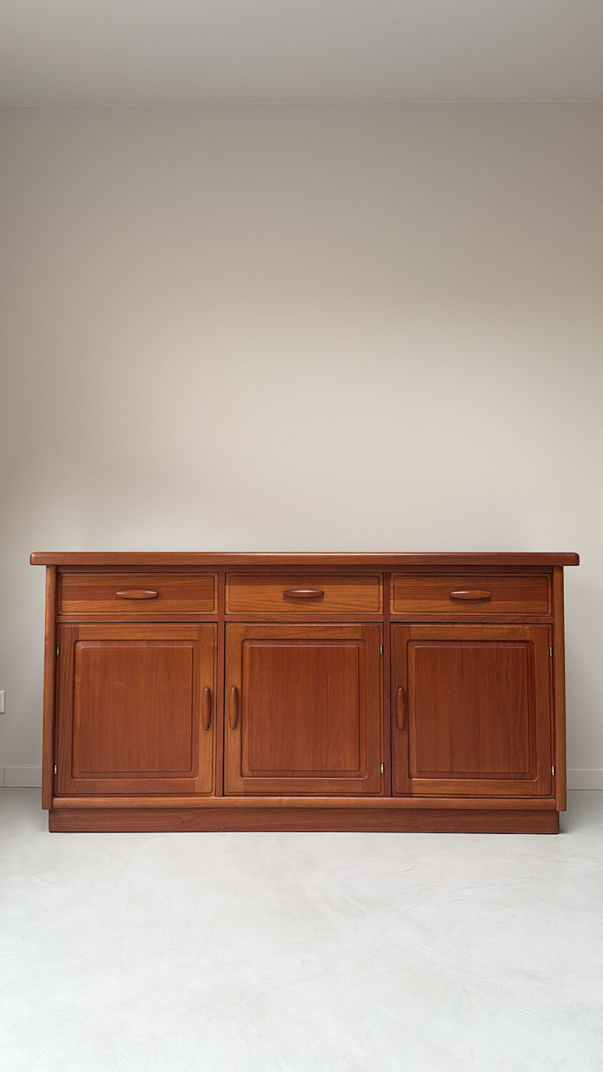Vintage teak wooden Dyrlund sideboard