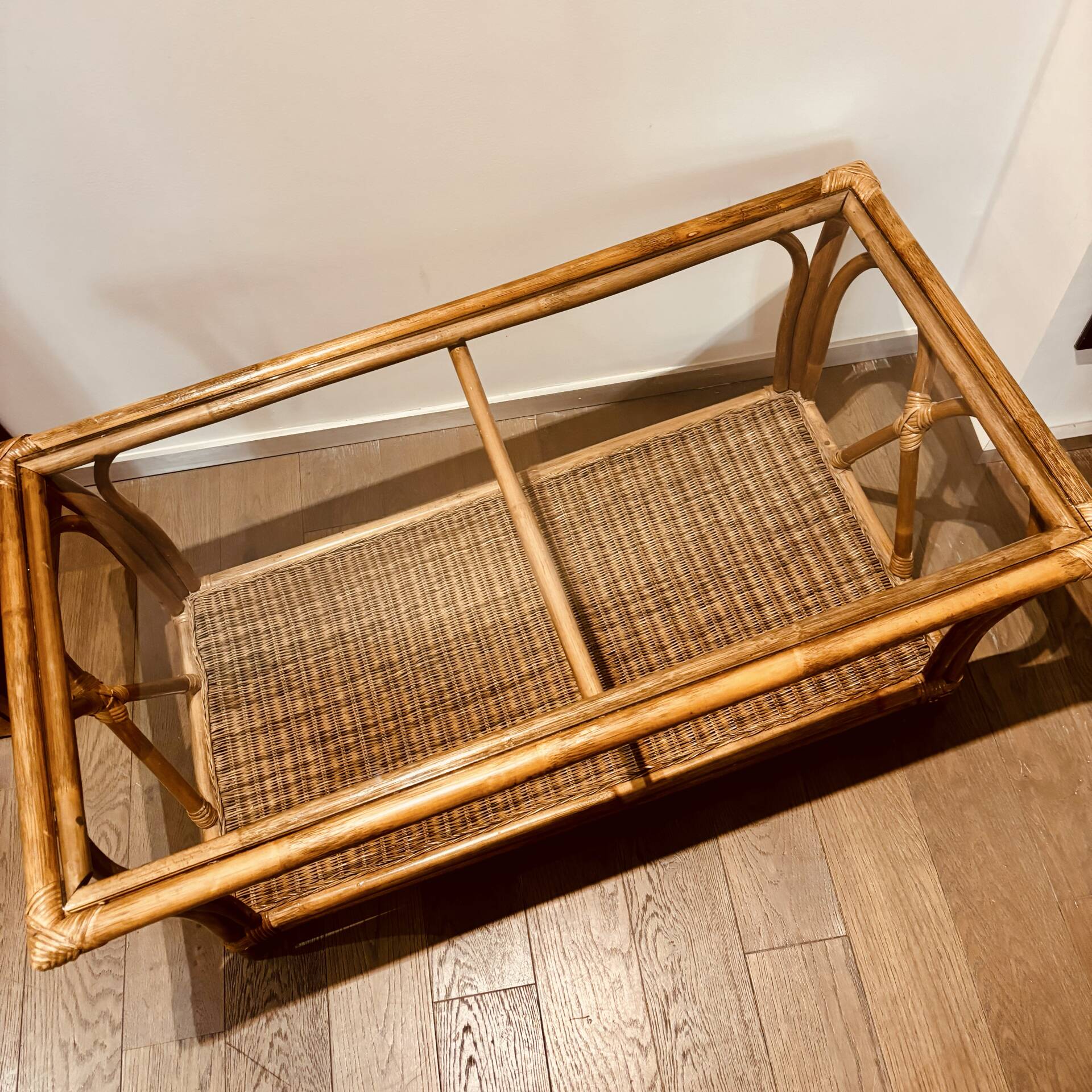 Grande table basse bambou et osier vintage