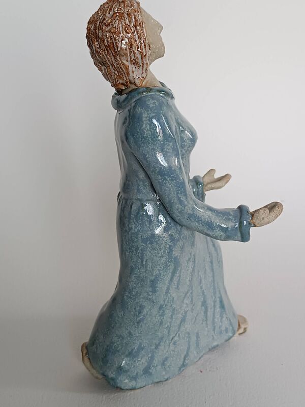 Sculpture de femme vintage en grès vernissé, signée
