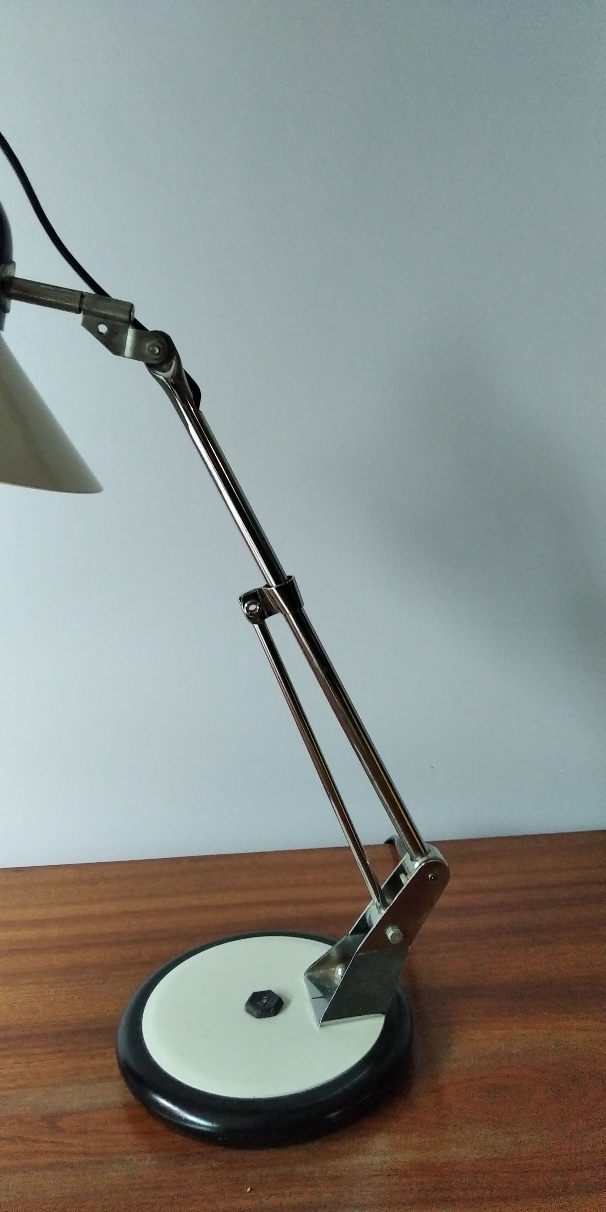 Desk/bedside lamp