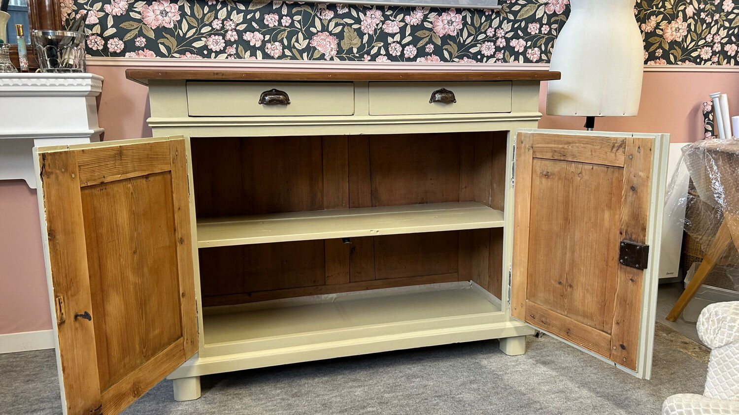 Chic country-style buffet with 2 doors