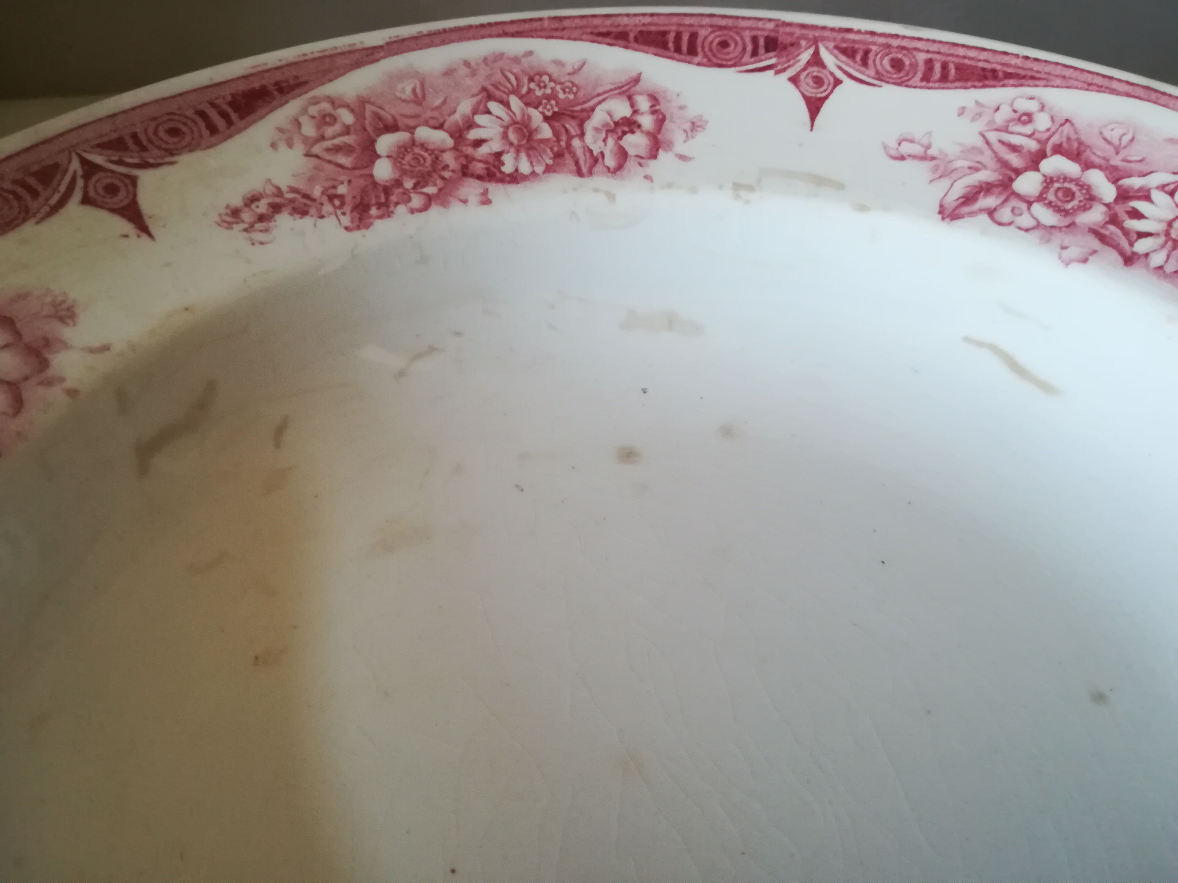 Set of 6 hollow iron earth plates by Boch