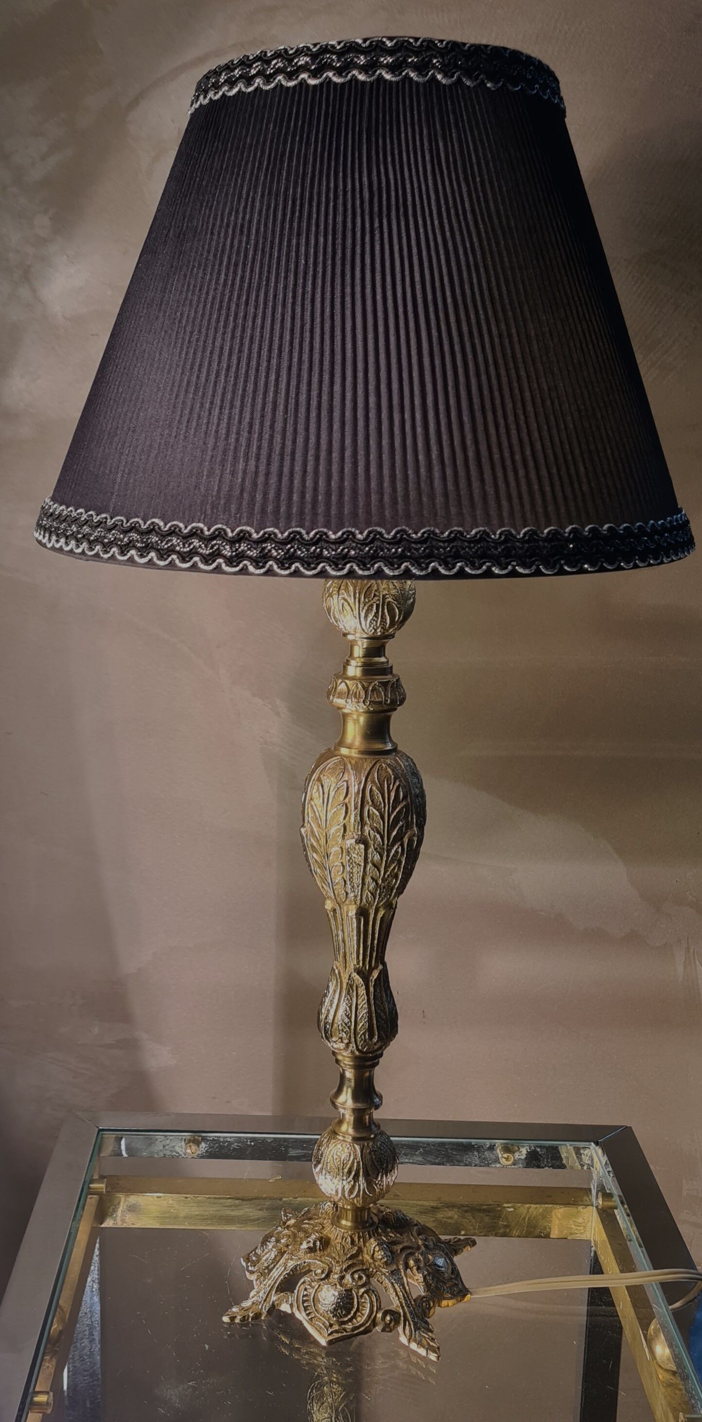 Rocaille style bronze lamp and pleated lampshade with gallon 49x25