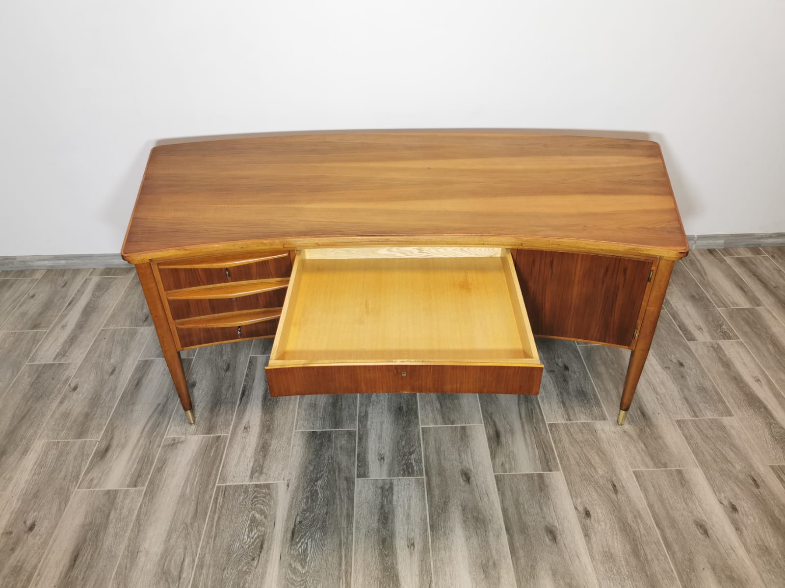 Bureau du milieu du siècle
