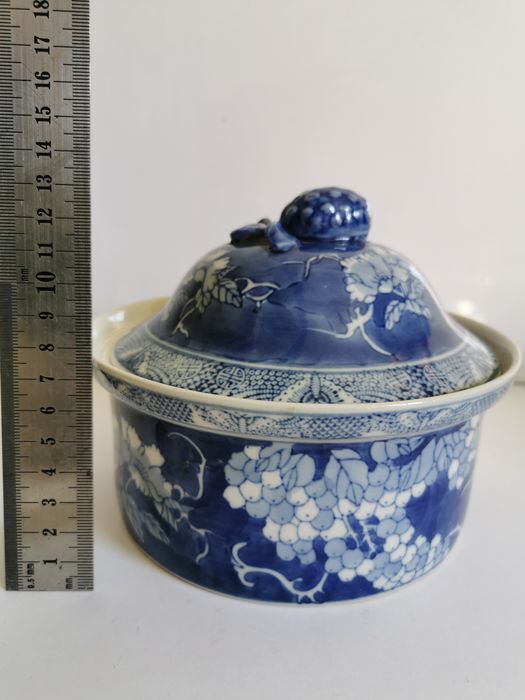 Ancient white blue Chinese ceramic pot
