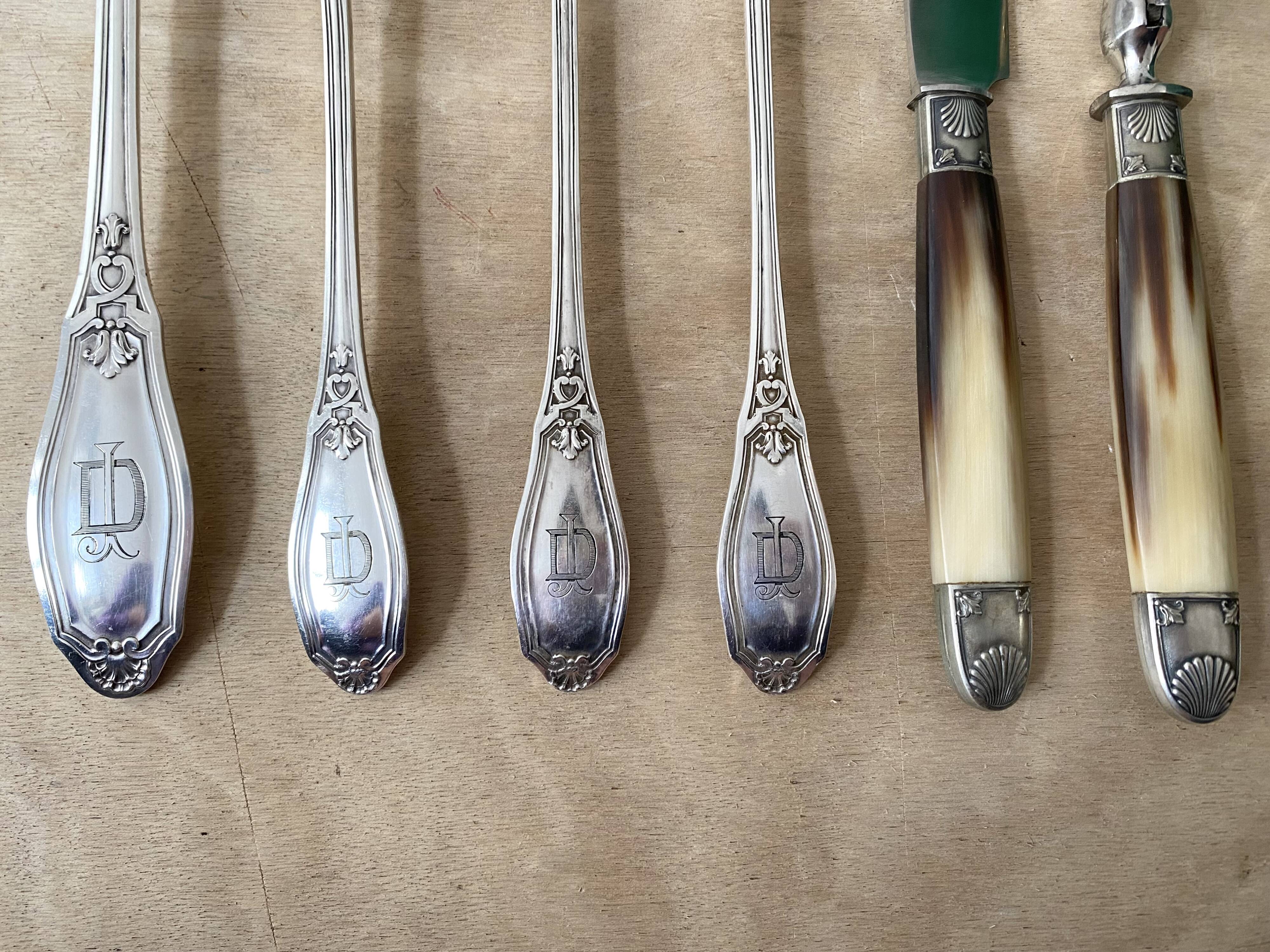 CENTRE DE TABLE en métal argenté avec coupe ovale