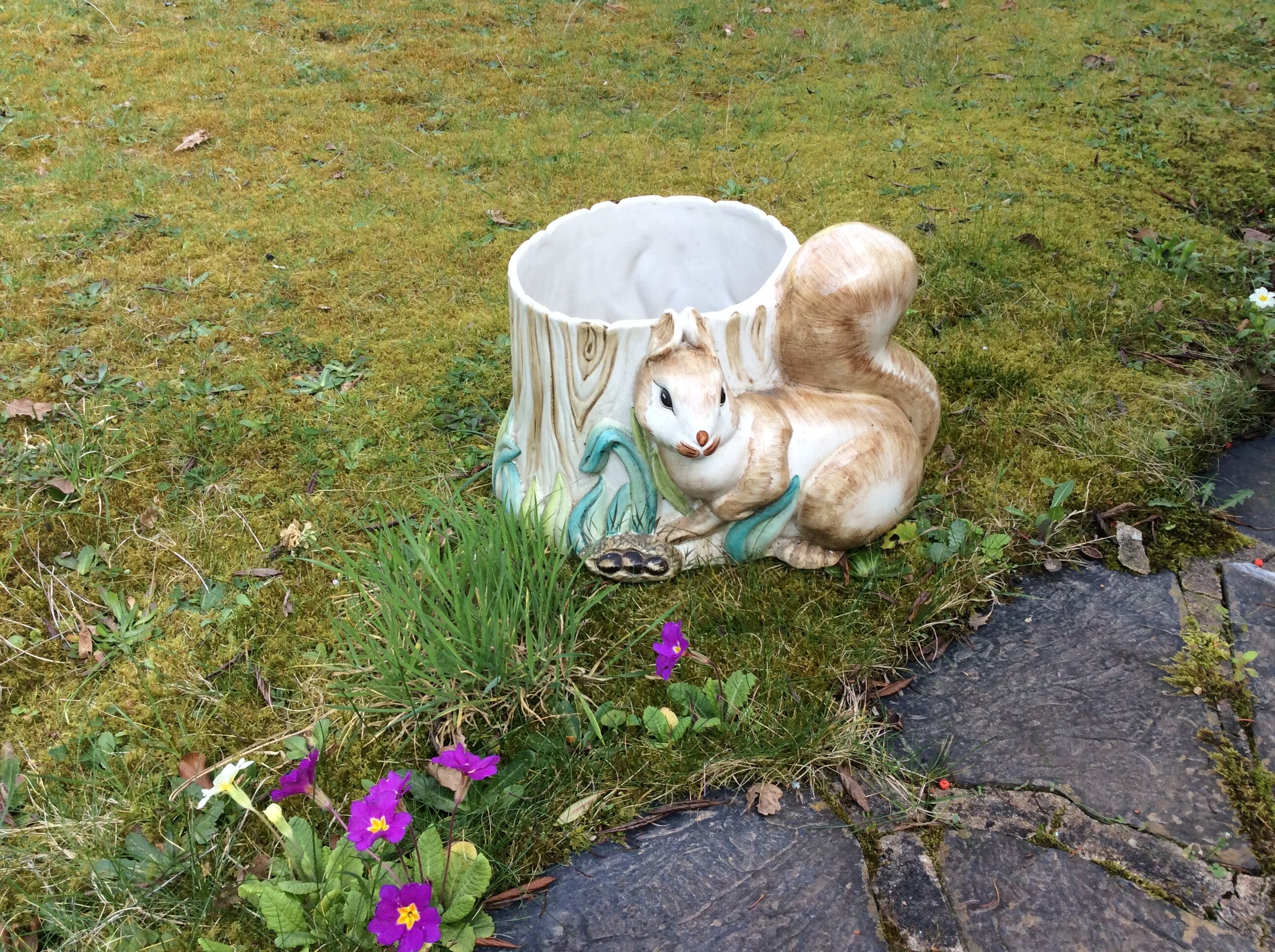 Pot-Fleurs cover in slurry.