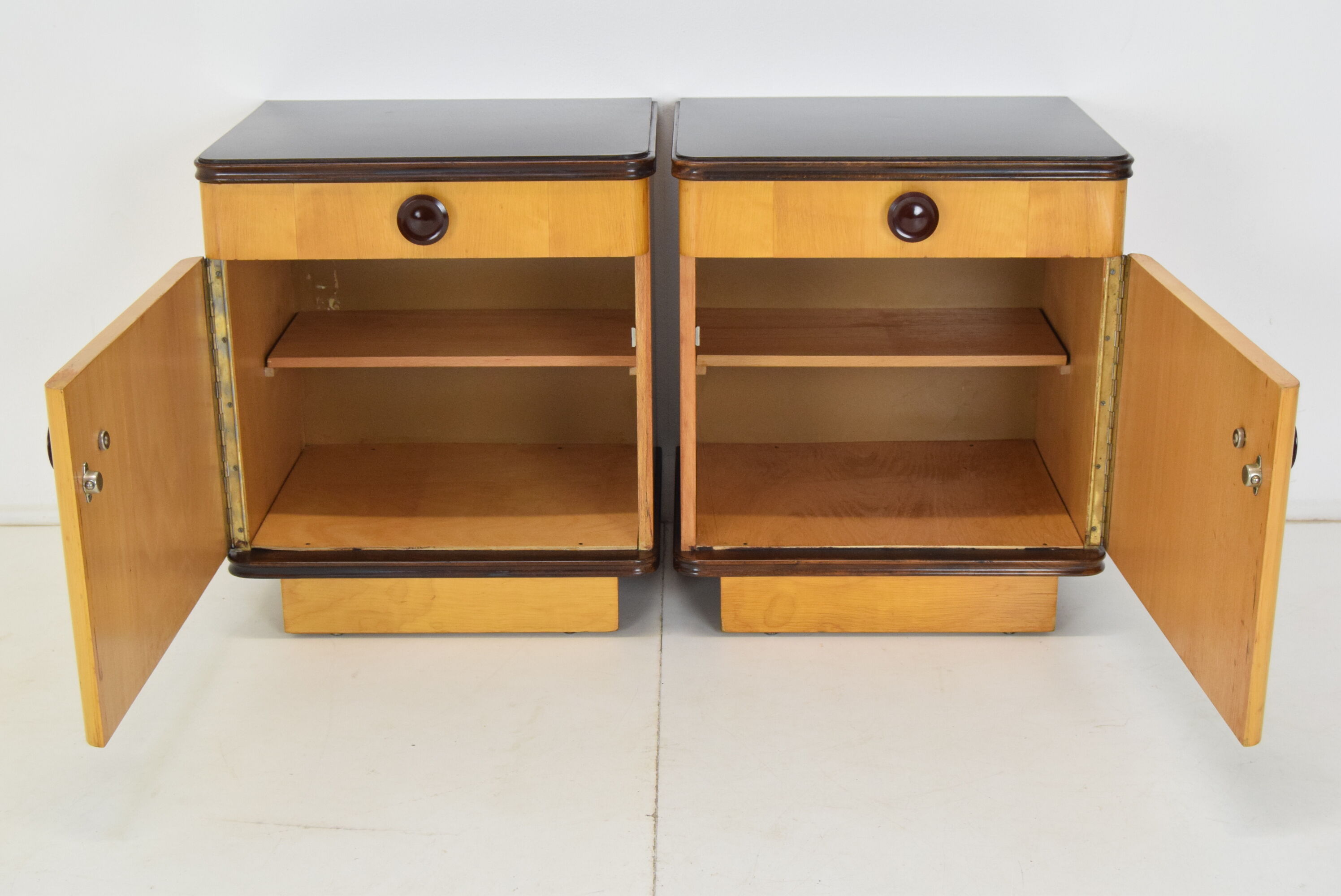 Paire de tables de chevet du milieu du siècle, années 1960