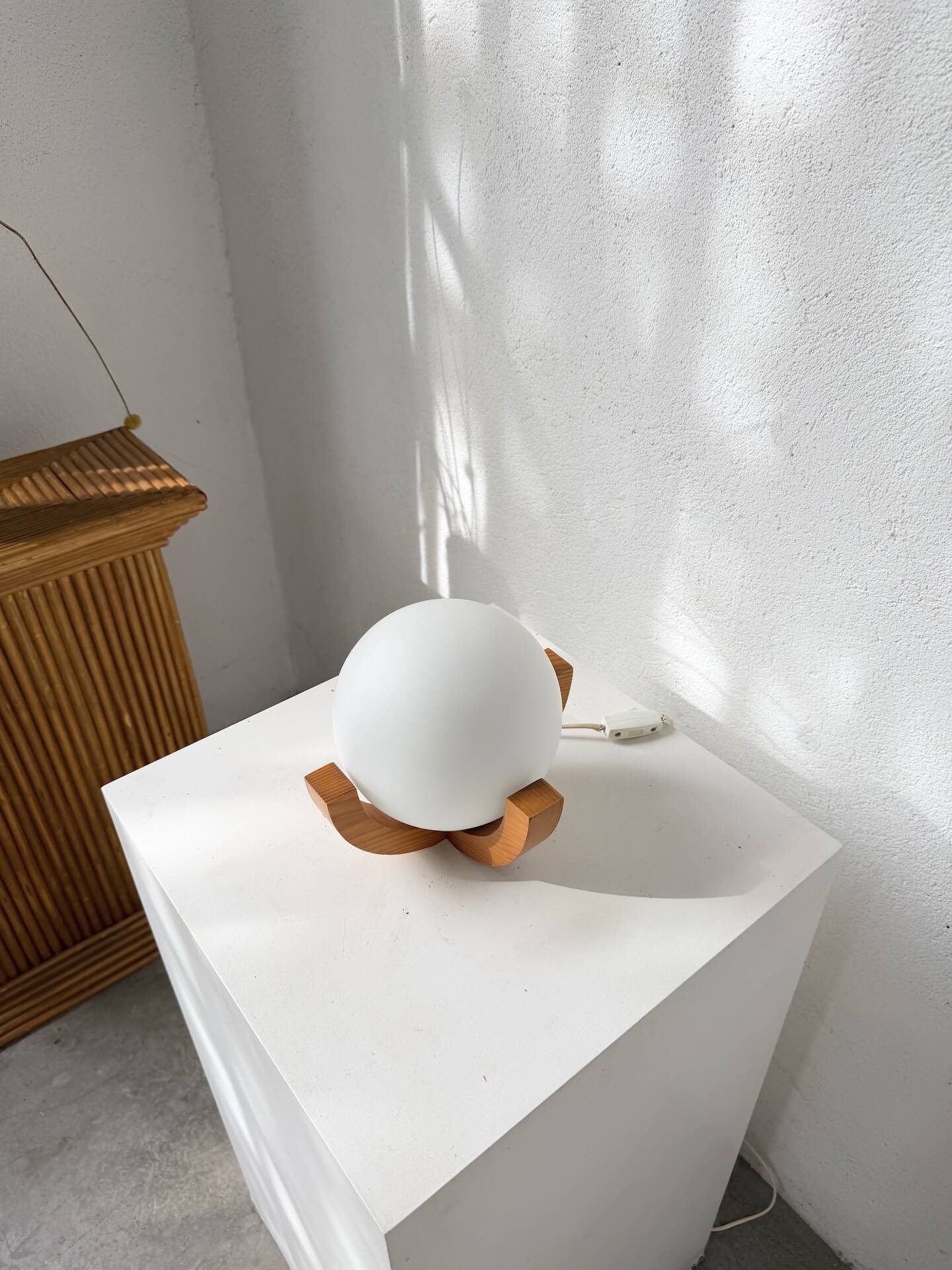 1980s pin support ball desk lamp