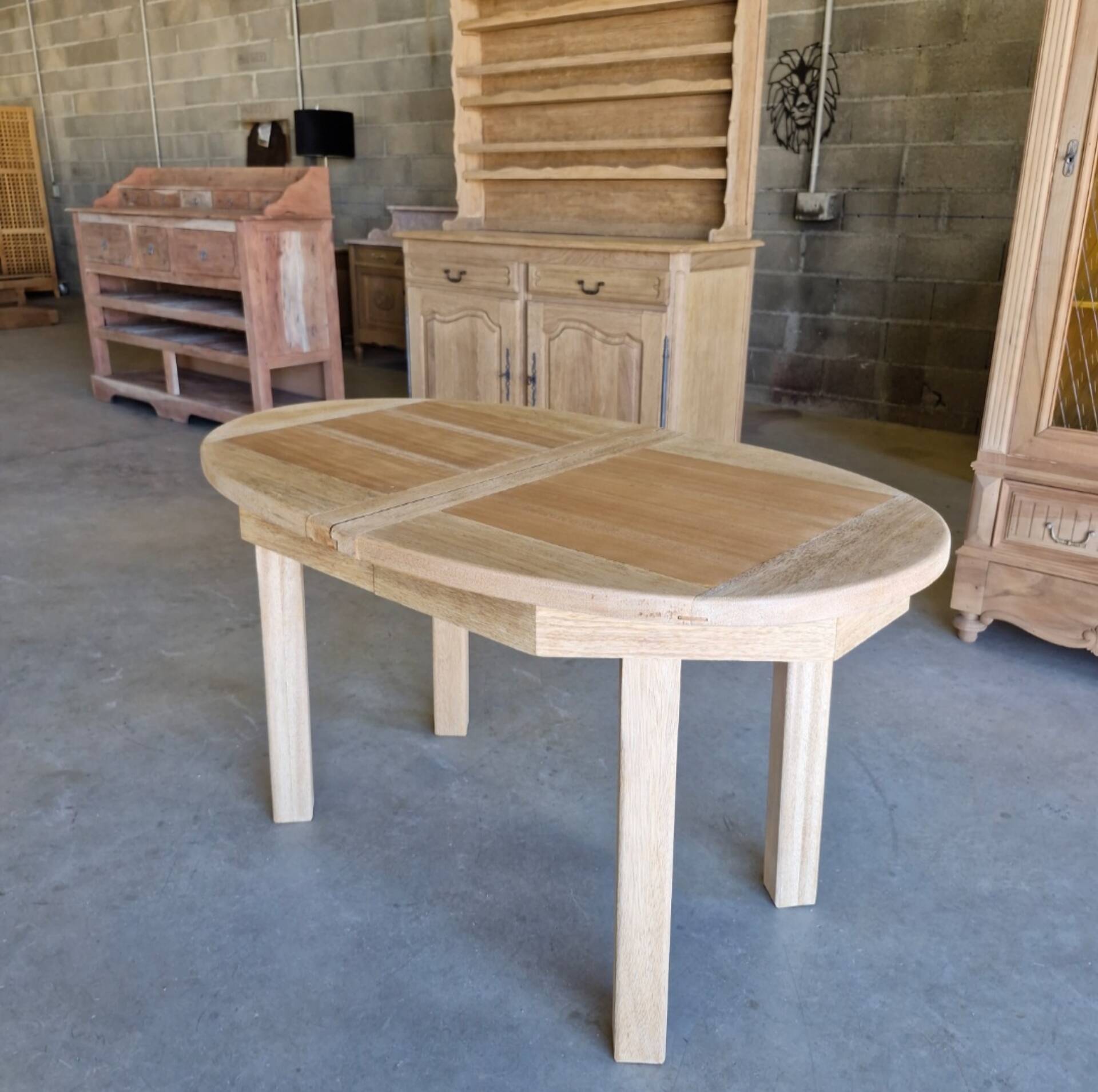 Oval wooden table – 2 extensions – sandblasted & varnished