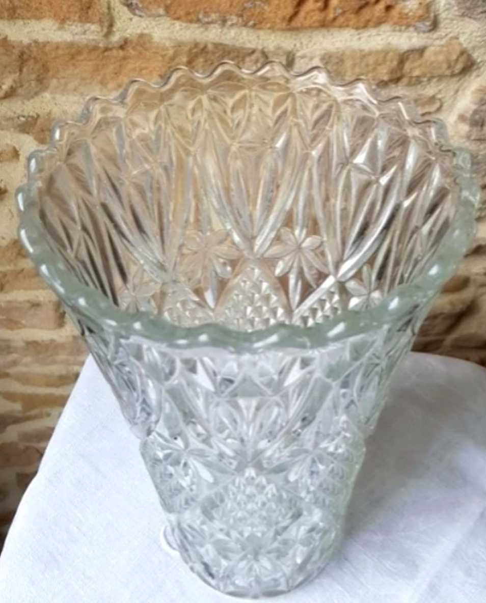 Chiseled glass vase