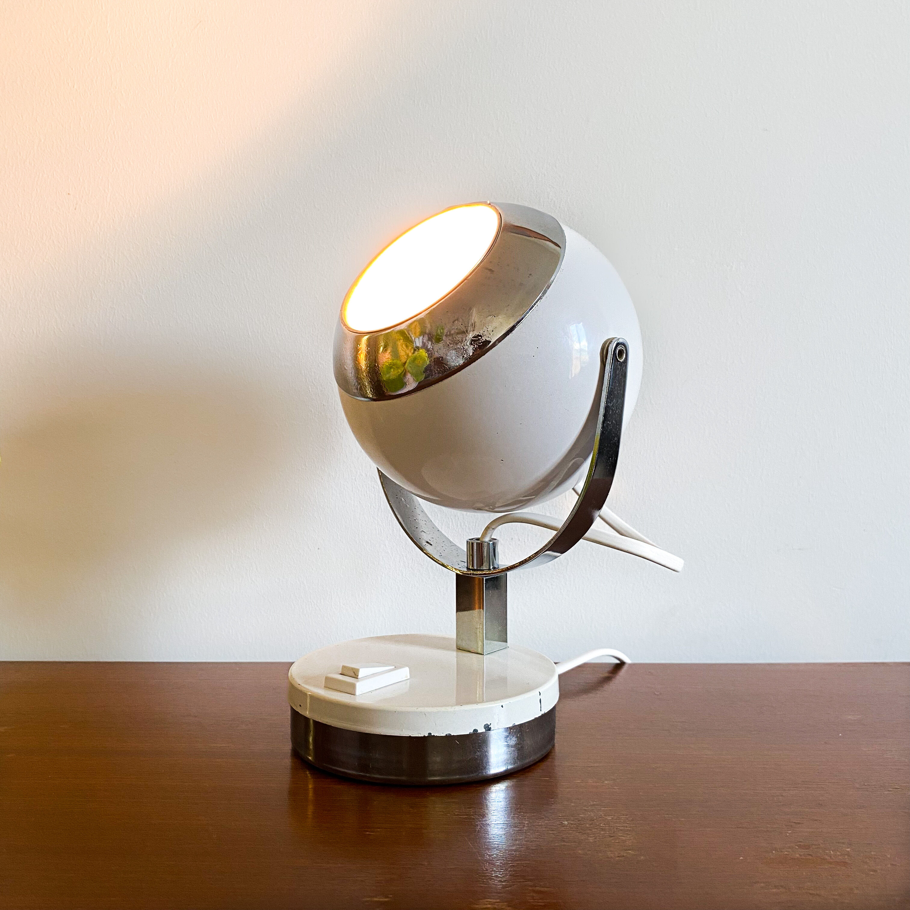 Vintage eyeball lamp
