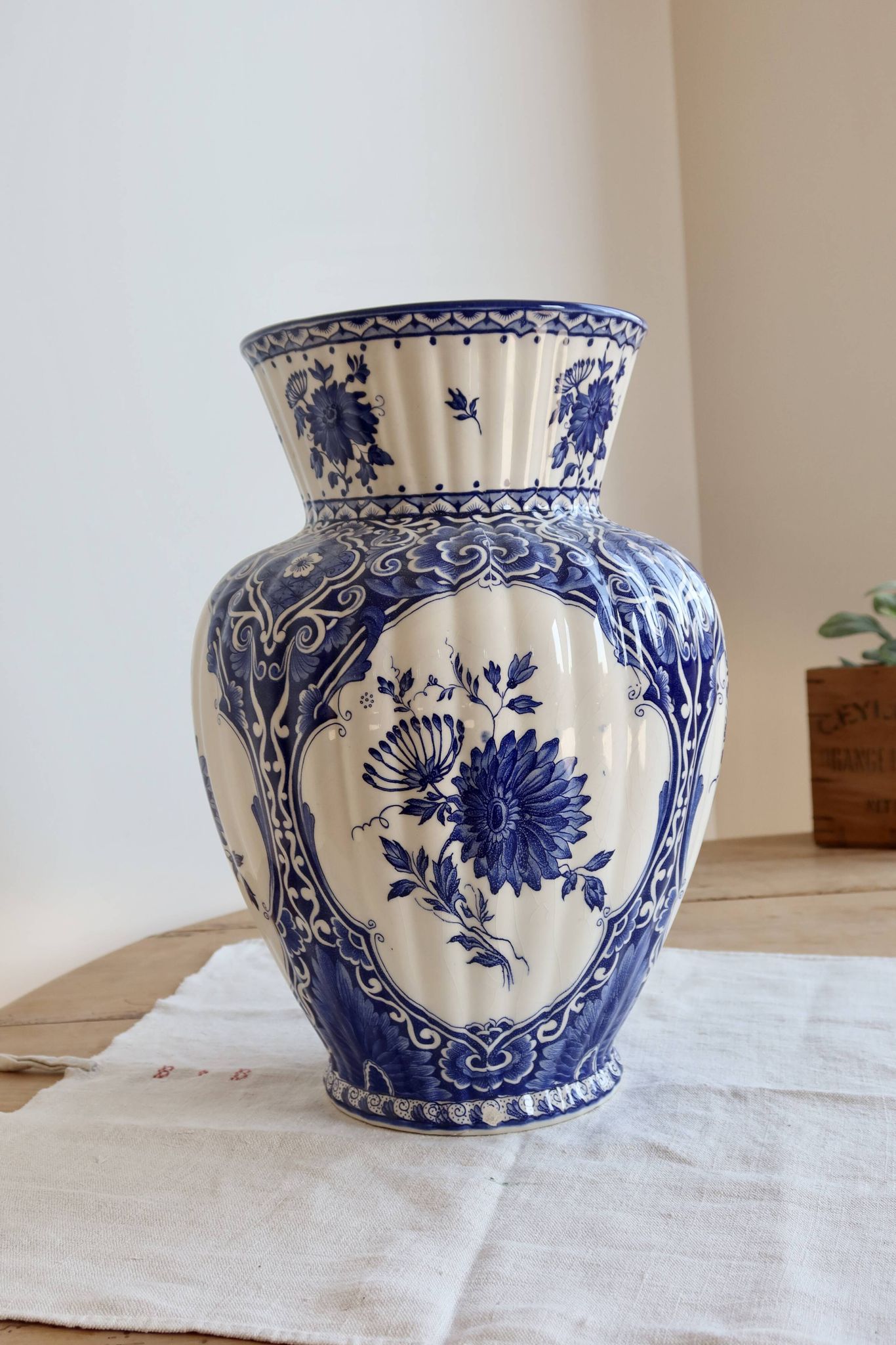 Vintage faience large vase - Blue and white Delft style - Floral decoration