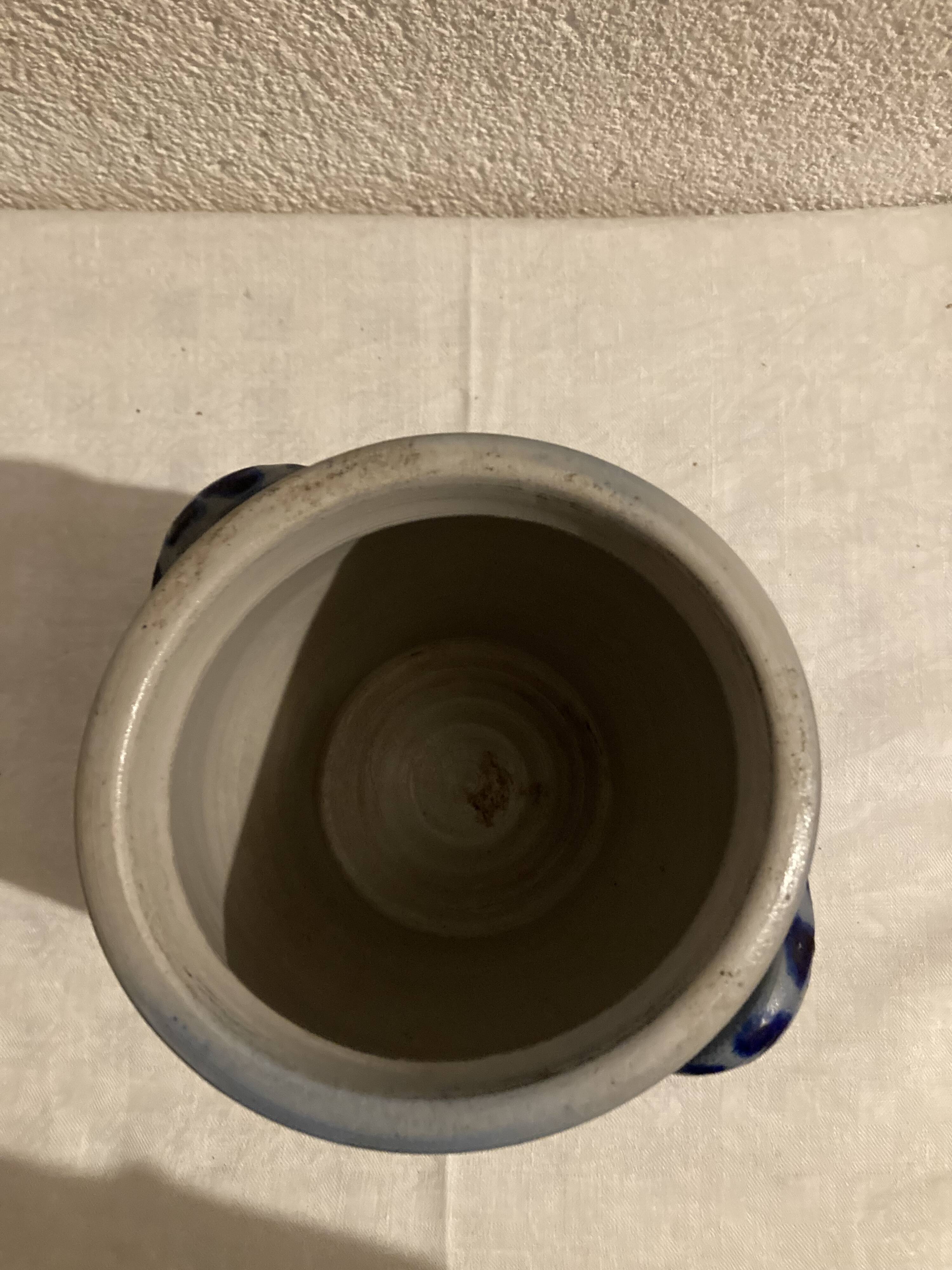 Grease pot in blue-patterned stoneware
