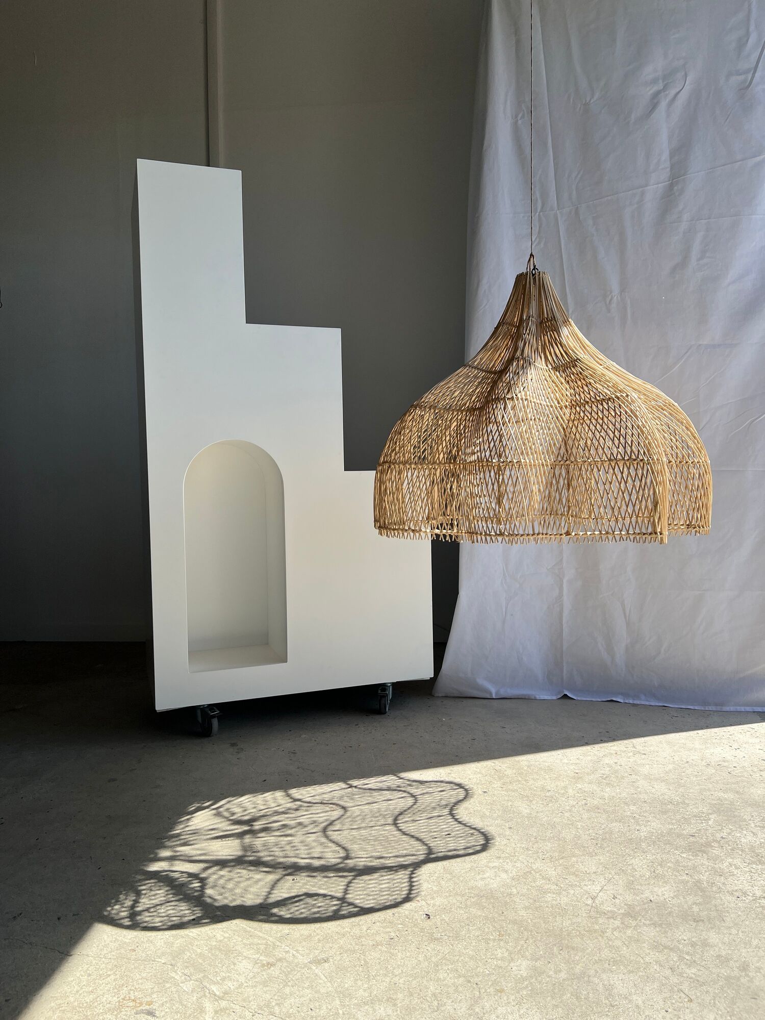 Rattan pendant lamp in the shape of a flower
