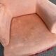 Fauteuil crapaud en velours rose saumon 1950