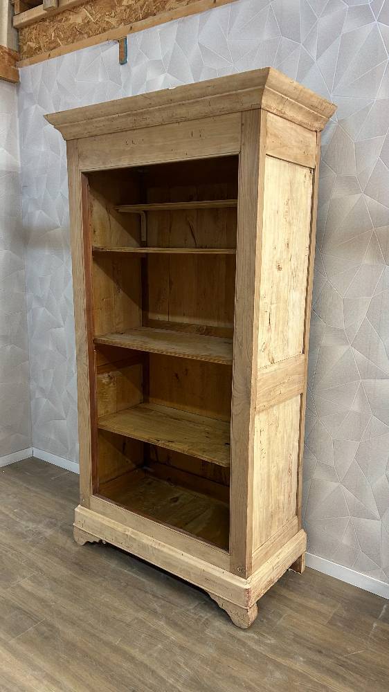 Parisian wardrobe in solid airbrushed wood