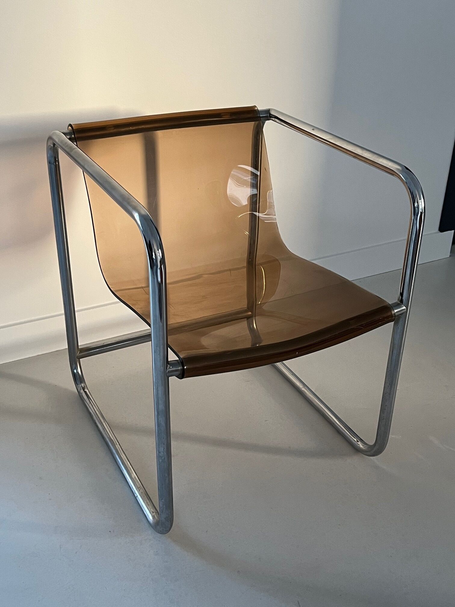Armchair in chrome tubular metal and smoked plexiglass