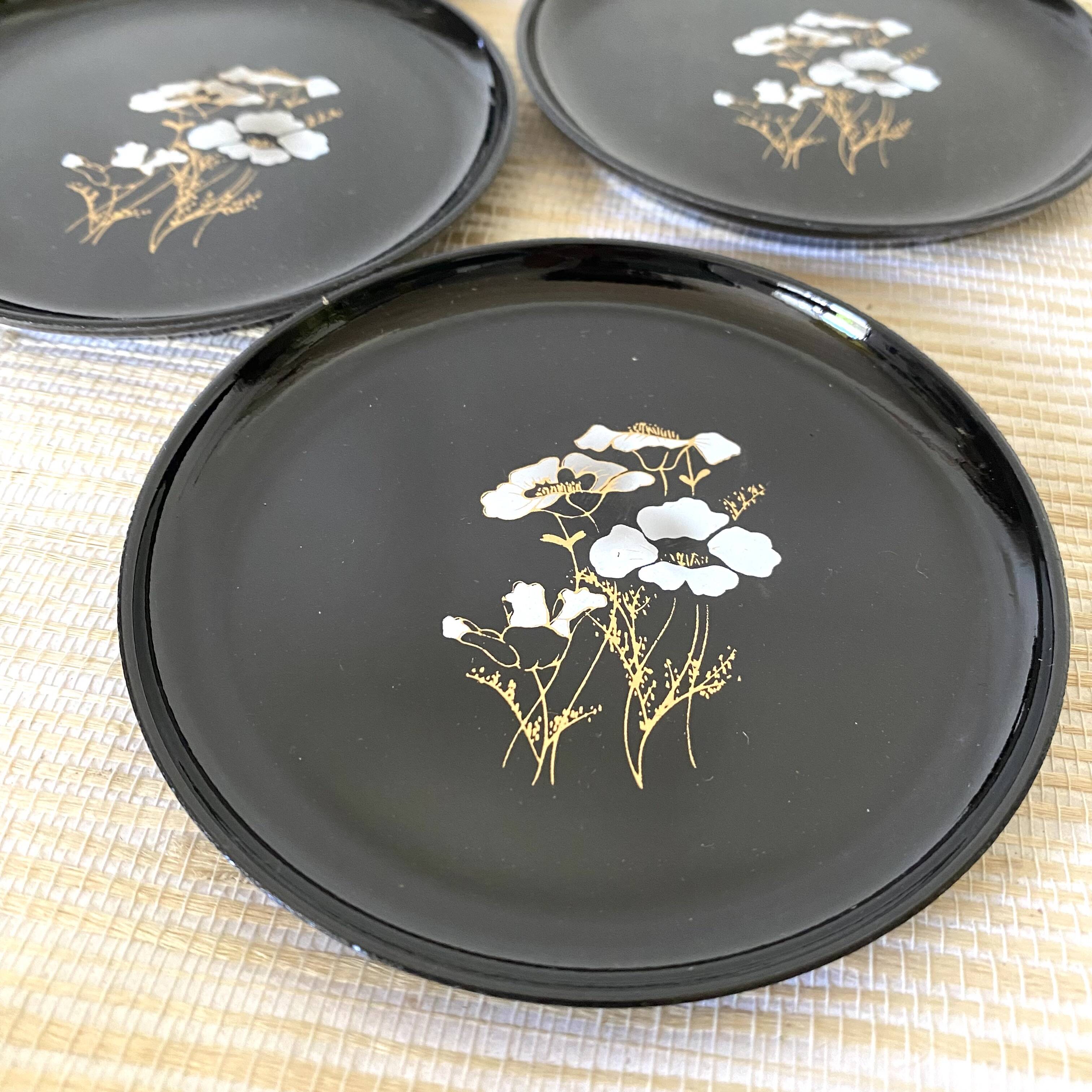 Dessous de verre fleuris en bois laqué