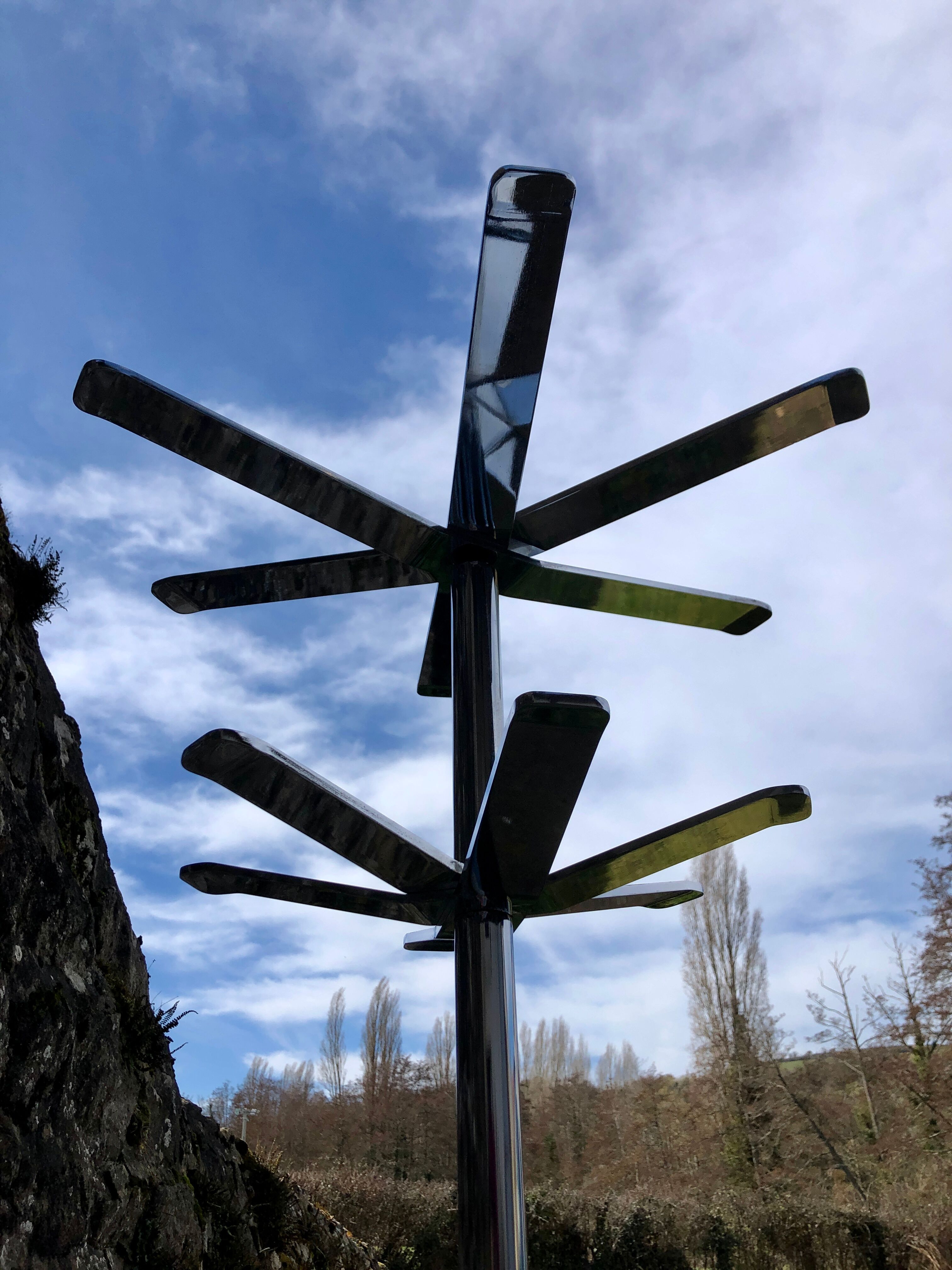 Coat rack on foot with chrome slats