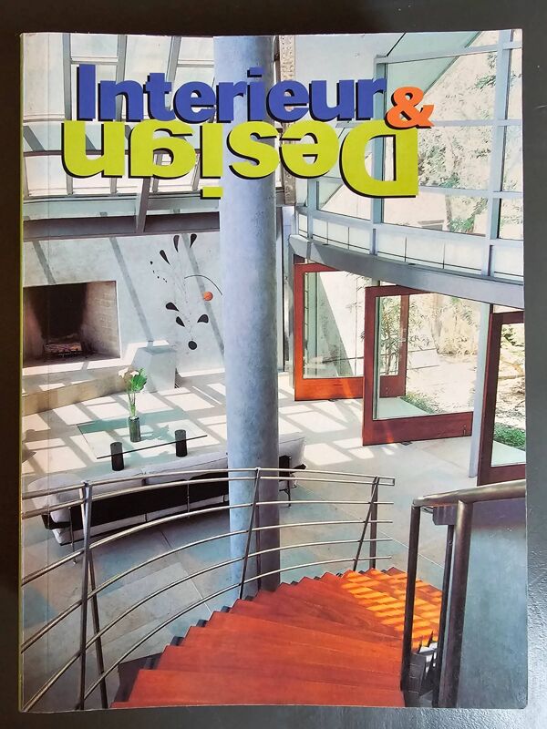 Table tripode italienne / plateau en verre mat / Gabriel Teixidós