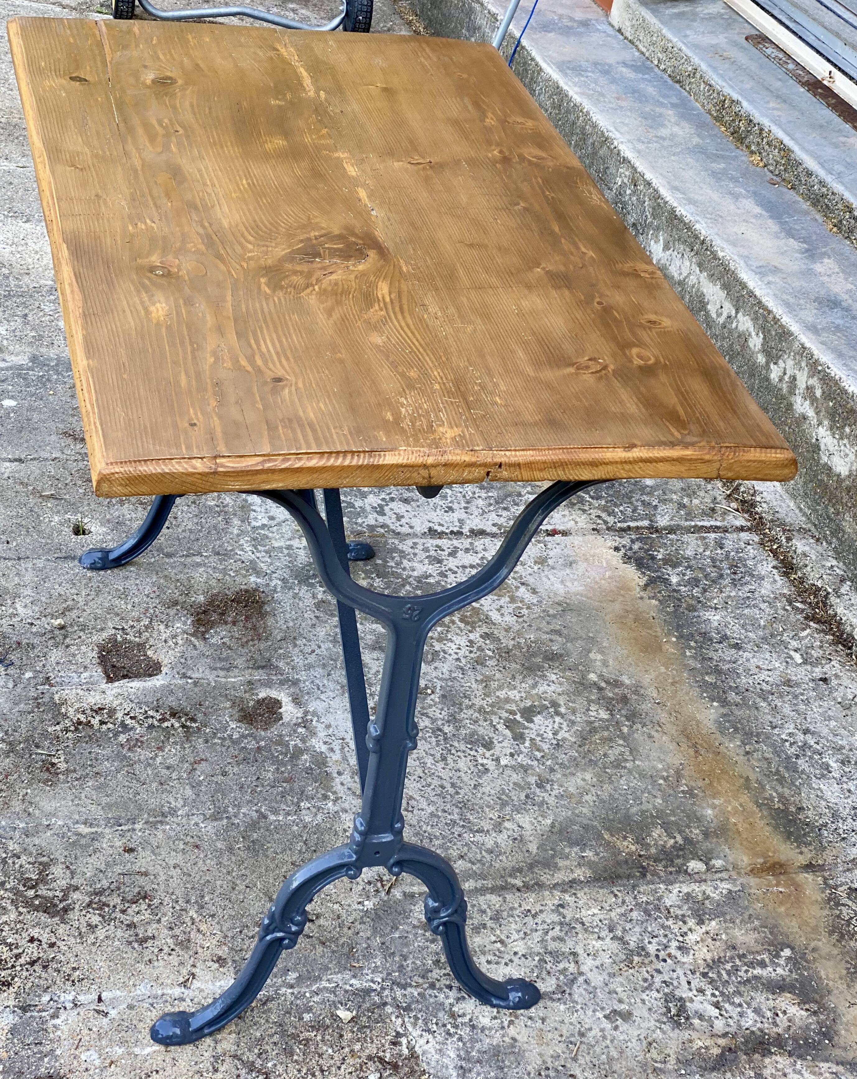 Table bistro feet cast cast plateau solid wood