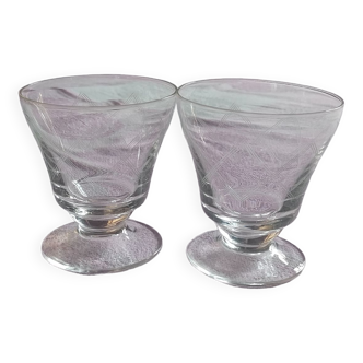 2 engraved glasses