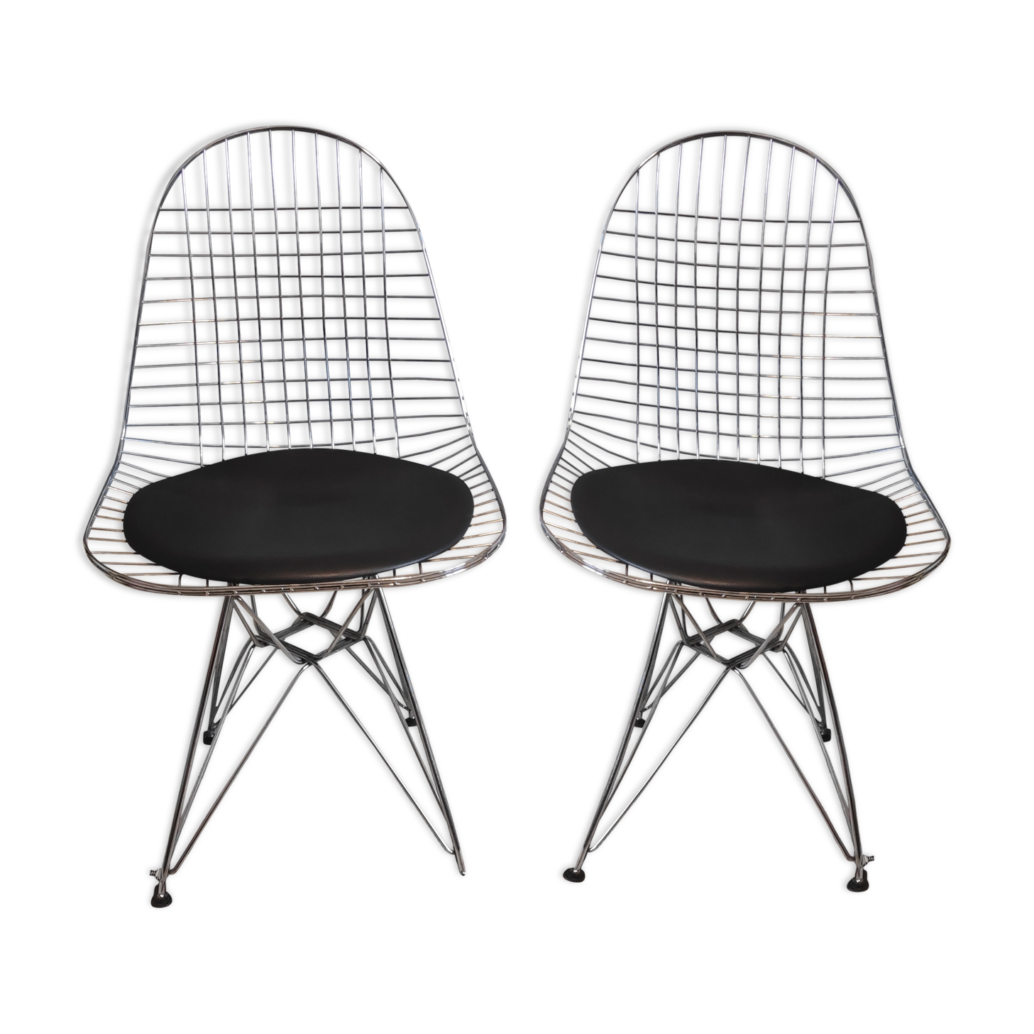 Chaises design en métal chromé et assise en skai noir