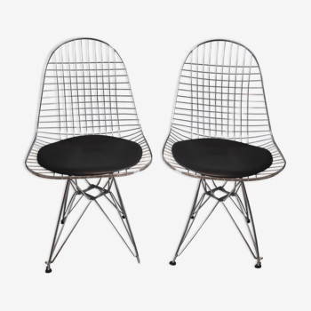 Chaises design en métal chromé et assise en skai noir