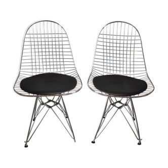 Chaises design en métal chromé et assise en skai noir