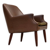 Fauteuil danois des années 1970, en simili cuir, avec des pieds en bois de teck.