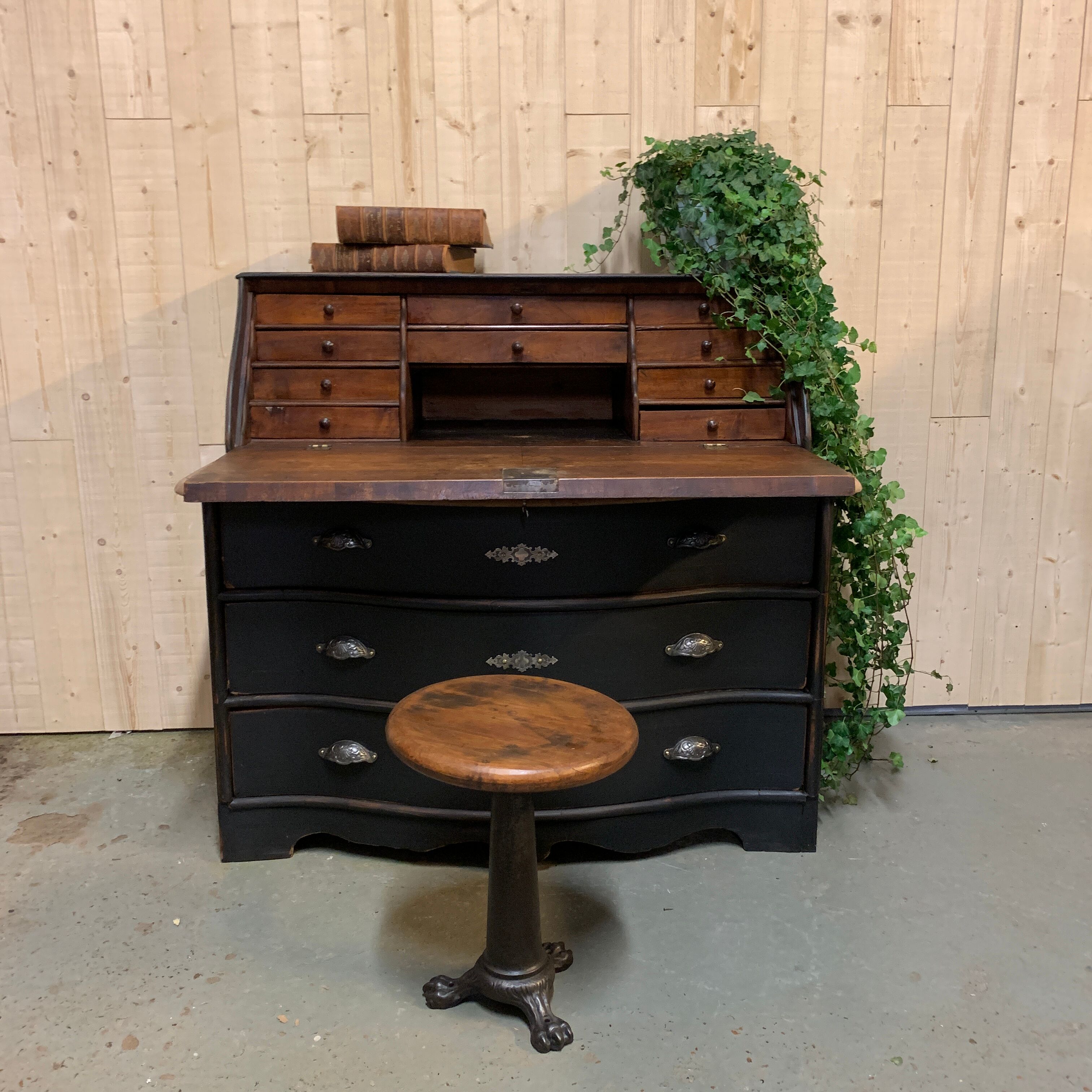 Former chest scriban curve 19th