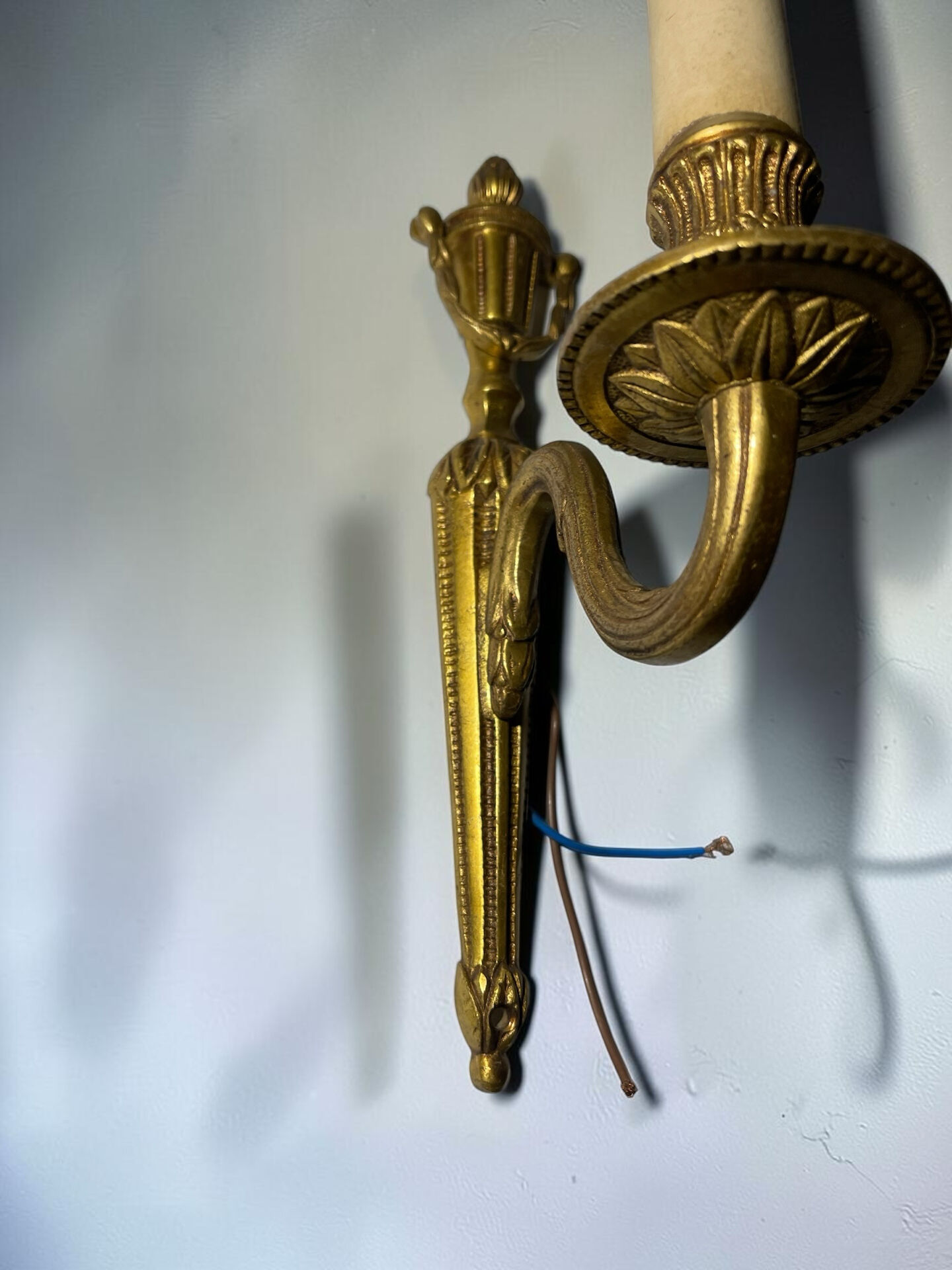 Pair of vintage gold wall sconces – Louis XVI style – Lighting fixture