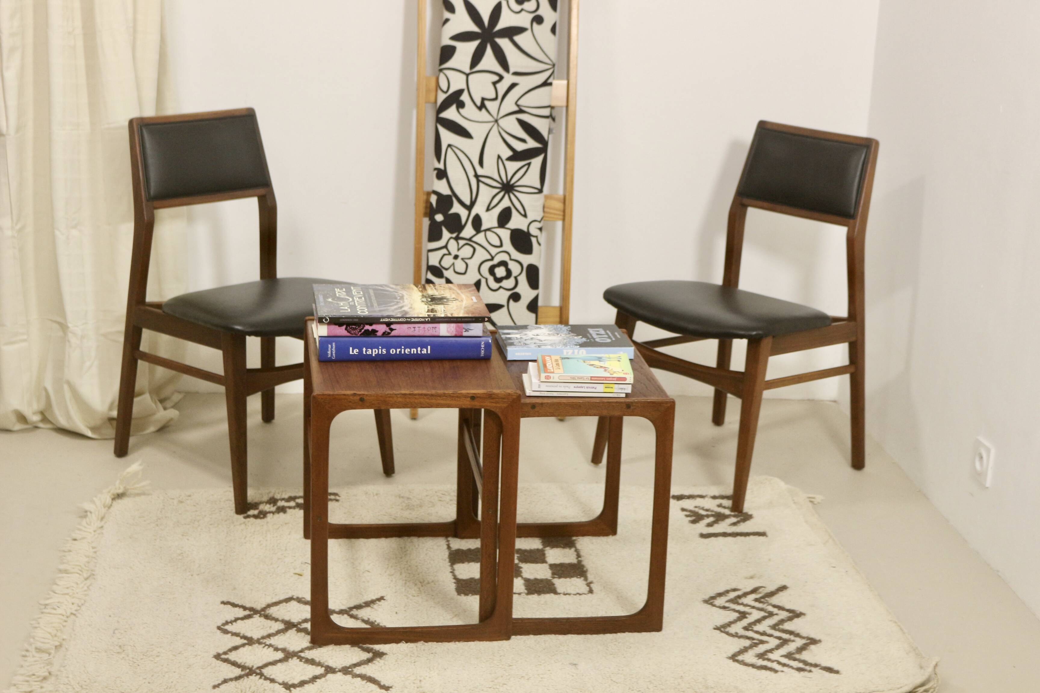 Scandinavian nesting tables rn teak year 60. Ref twiny.
