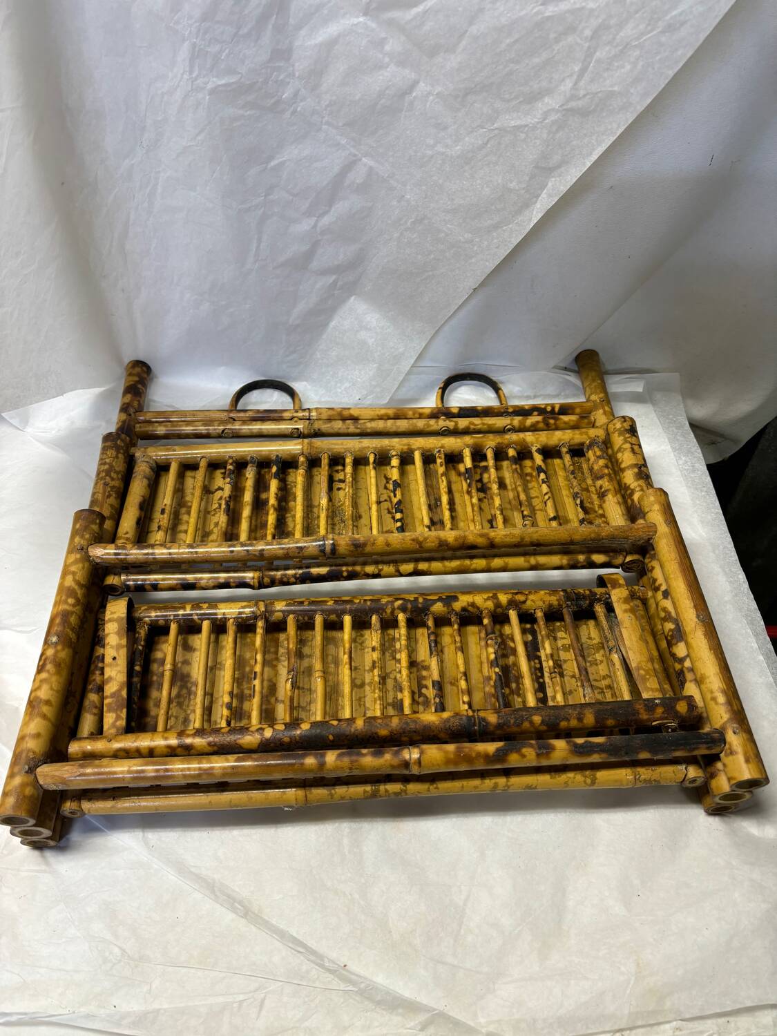 Foldable rattan shelf