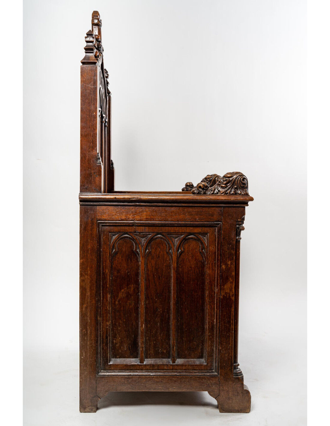 Neo-Gothic armchair in walnut, 19th century