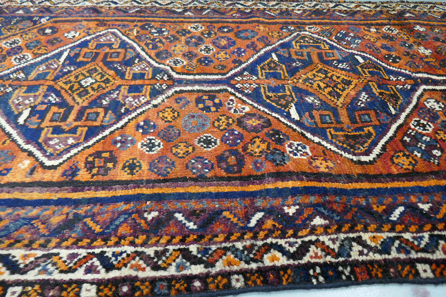 Corridor & orient carpet entirely handmade "Shiraz"