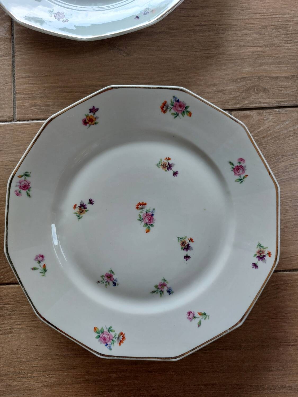Set of 12 floral porcelain plates