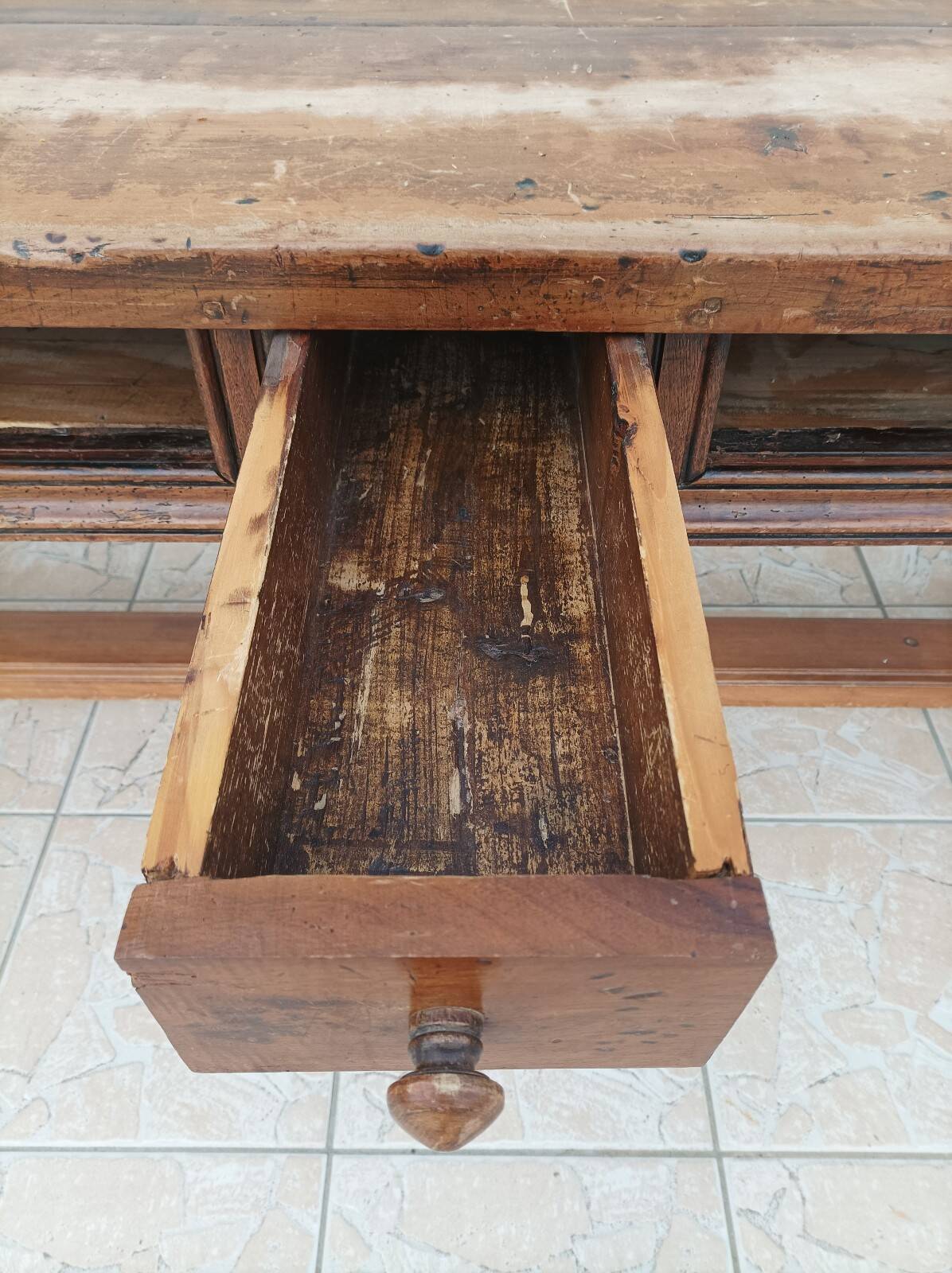 Farm table in walnut