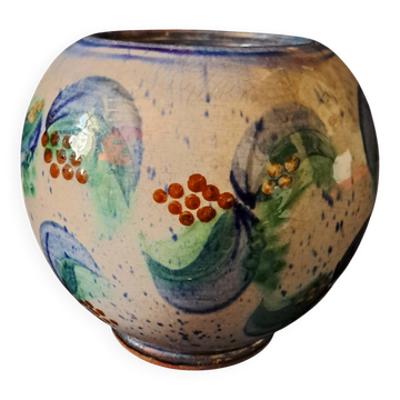 Very original vintage round-shaped vase.