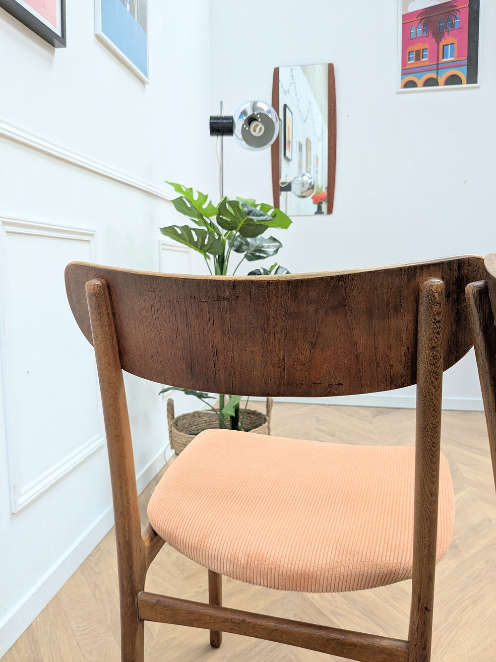 Set of 2 vintage chairs