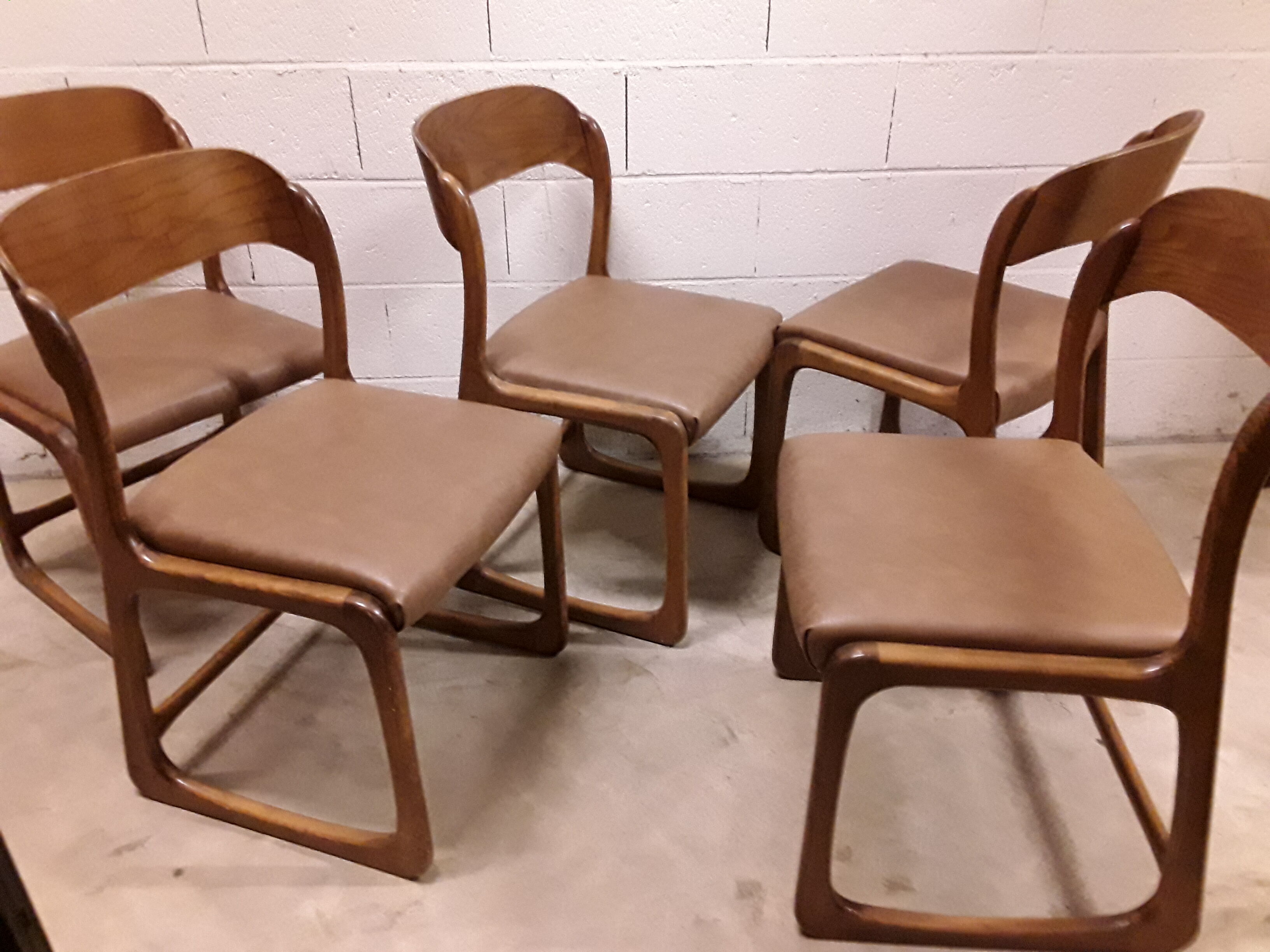 Following 5 chairs "sled" Baumann